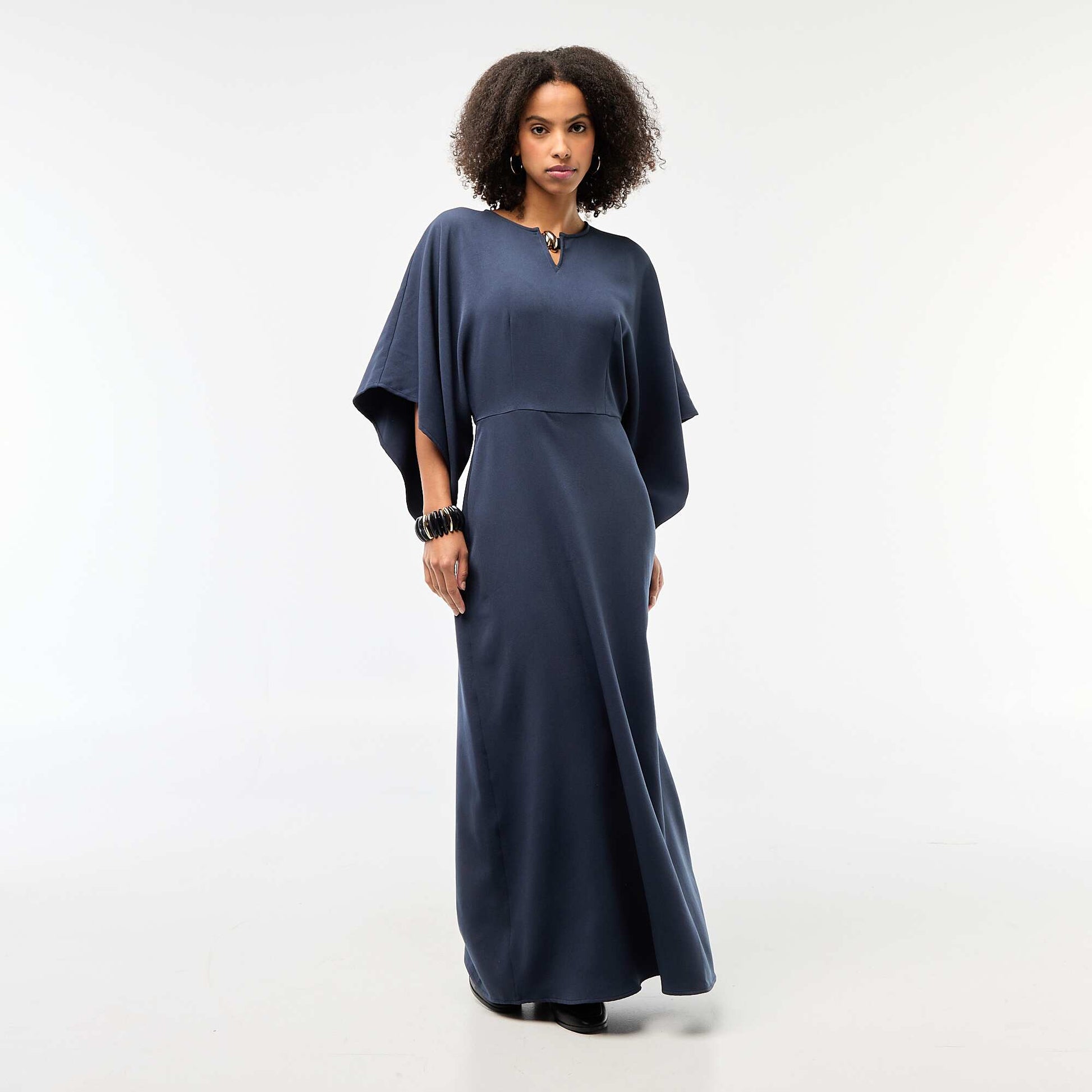 Robe longue crêpée avec bijou BLEU MARINE