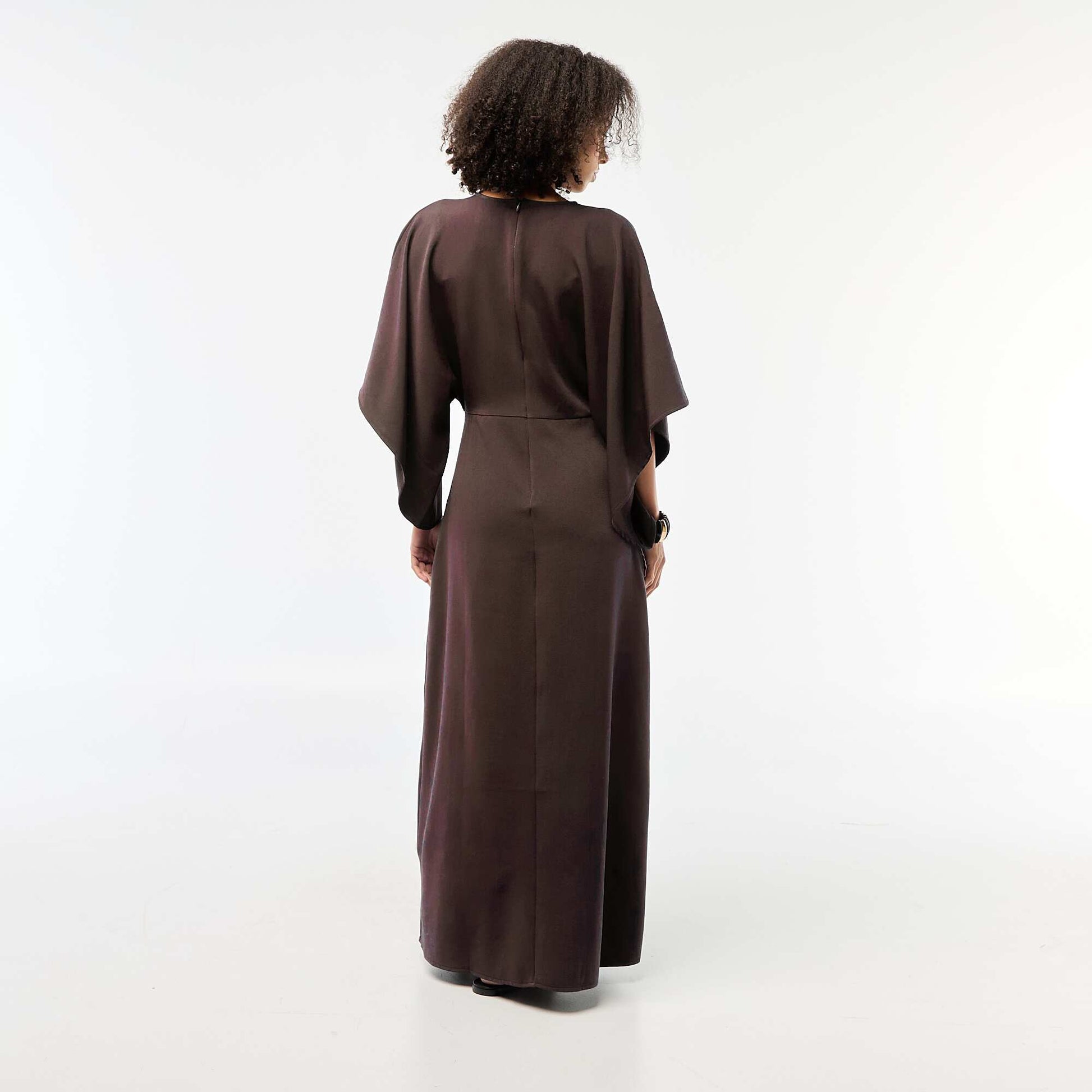 Robe longue crêpée avec bijou MARRON