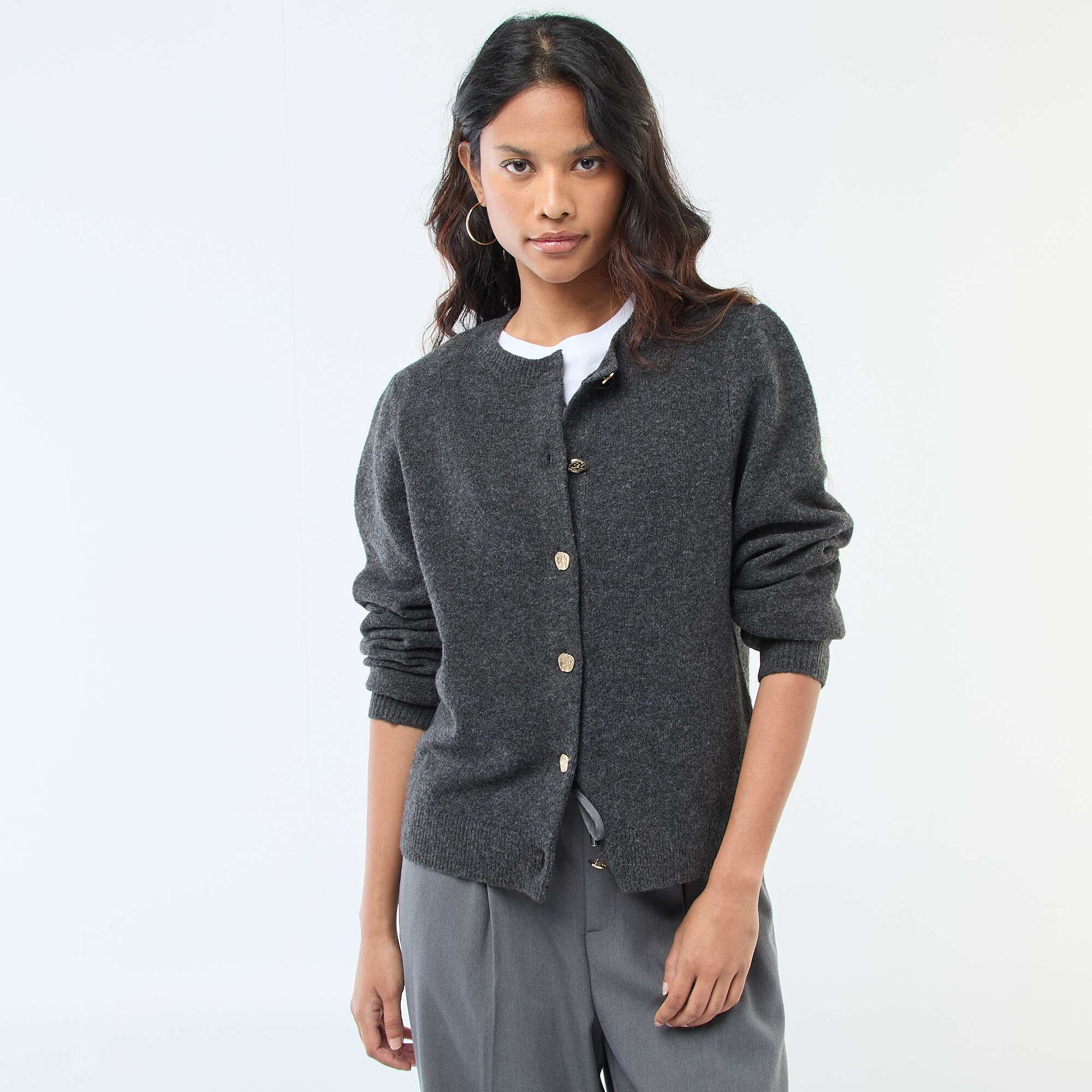 Gilet en maille avec boutons dorés GRIS