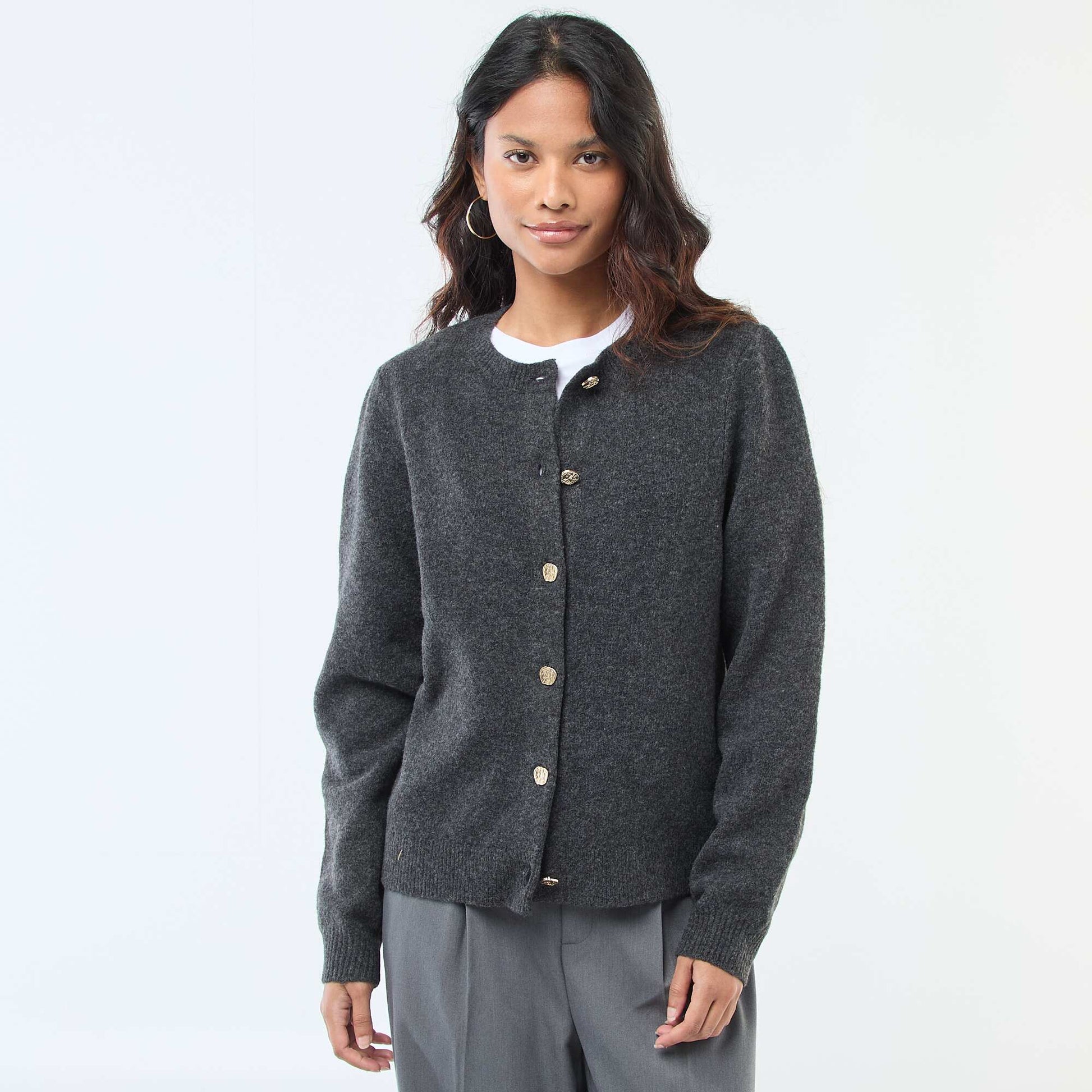 Gilet en maille avec boutons dorés GRIS
