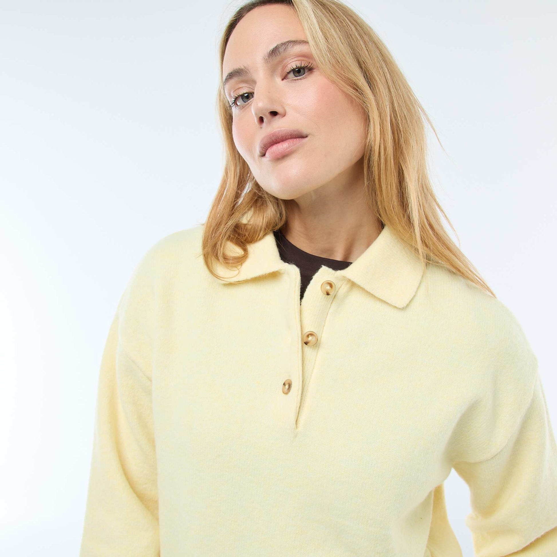 Pull en maille grosse jauge avec un col polo JAUNE