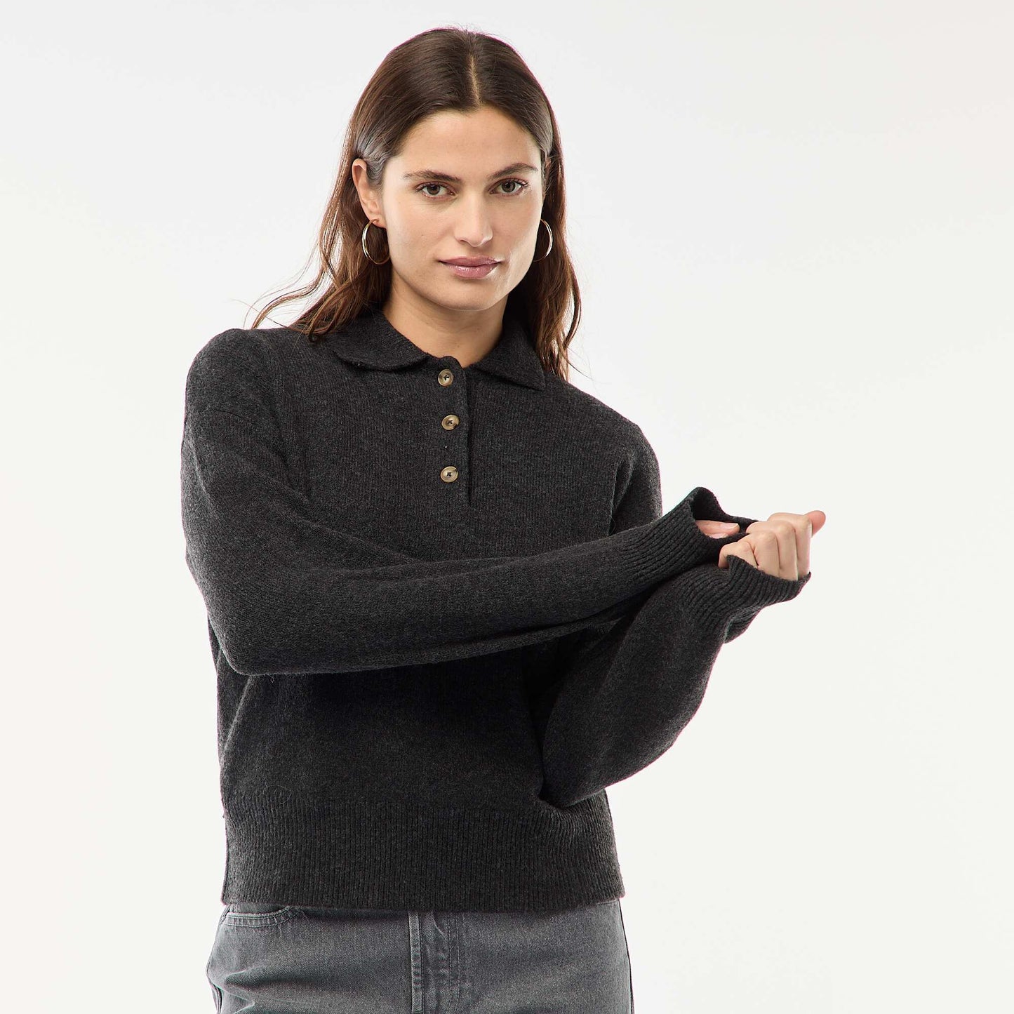 Pull en maille grosse jauge avec un col polo GRIS