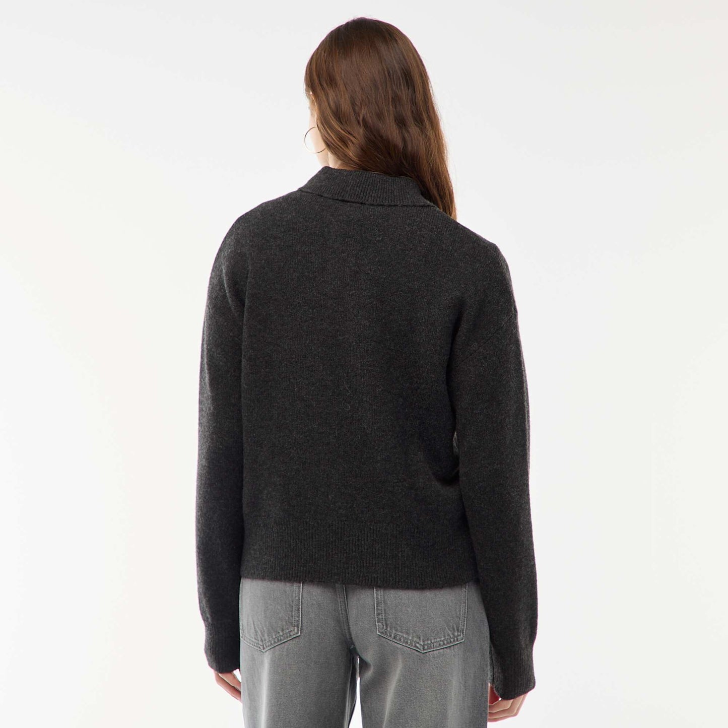 Pull en maille grosse jauge avec un col polo GRIS