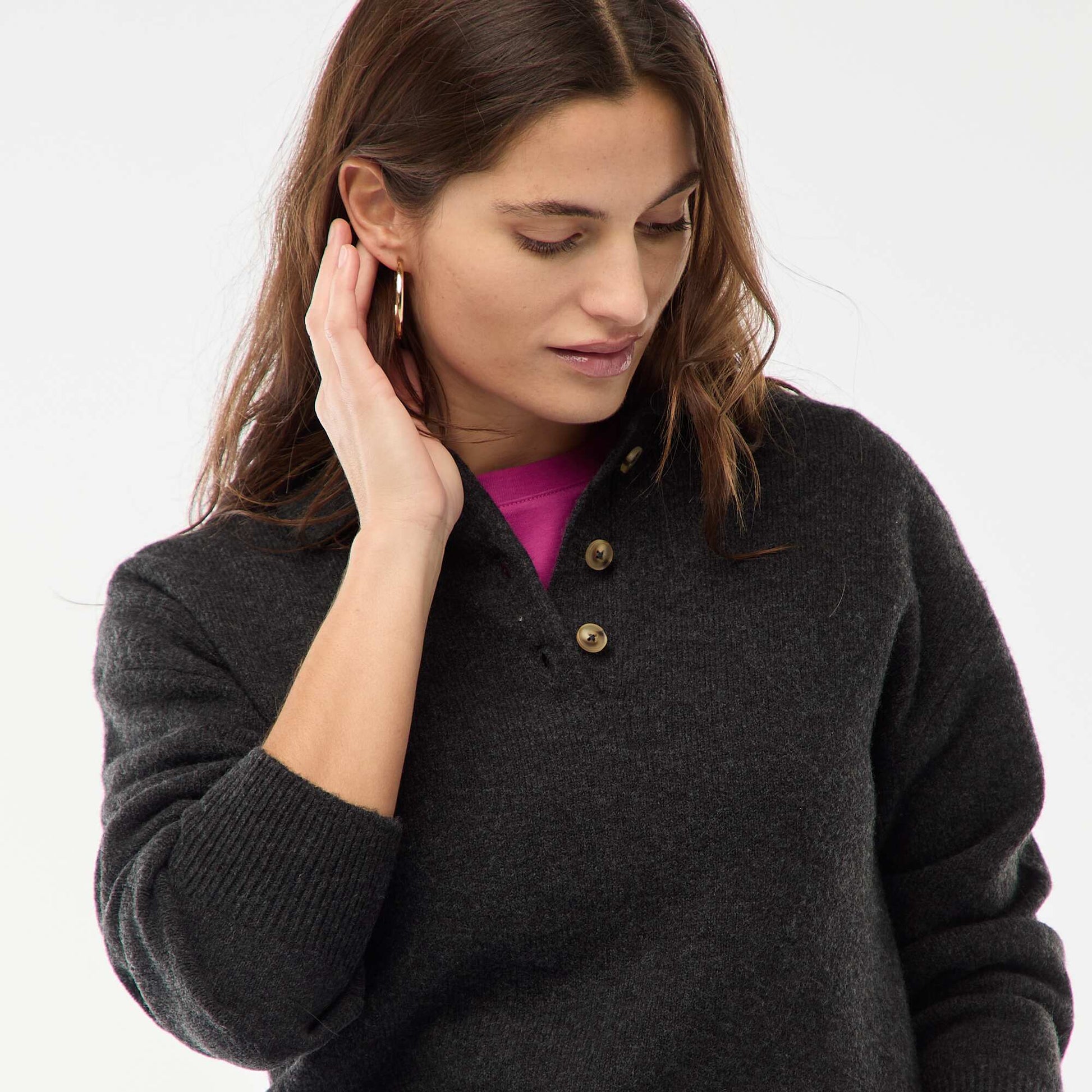 Pull en maille grosse jauge avec un col polo GRIS