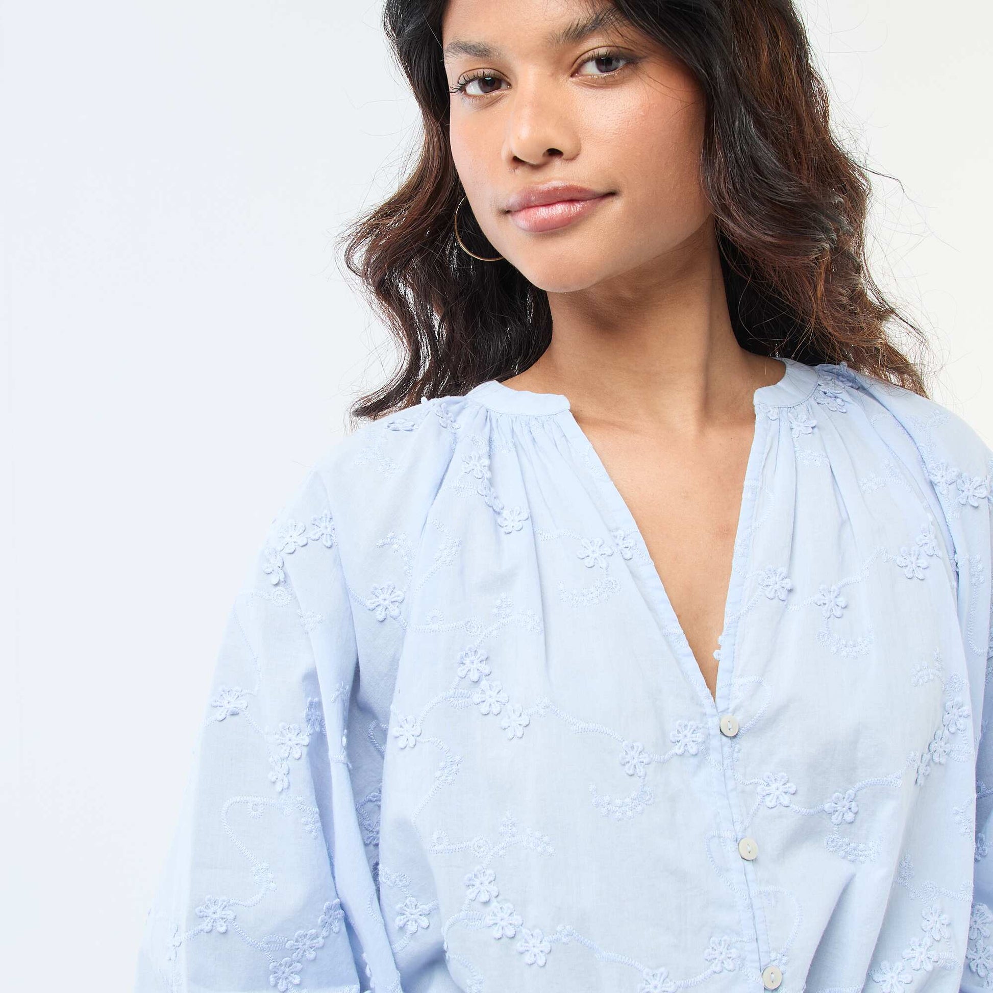 Blouse avec broderies fleurs BLEU