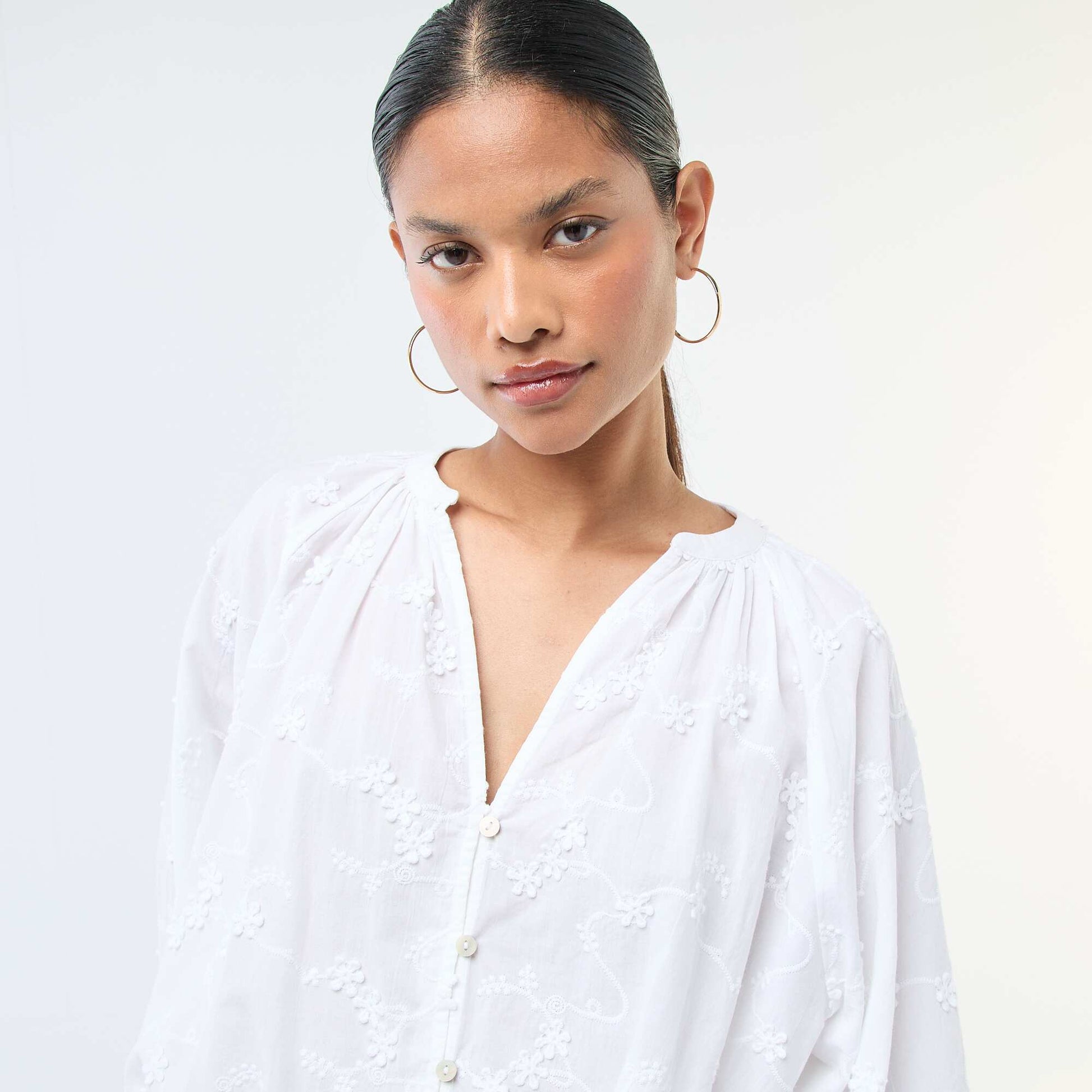 Blouse avec broderies fleurs BLANC