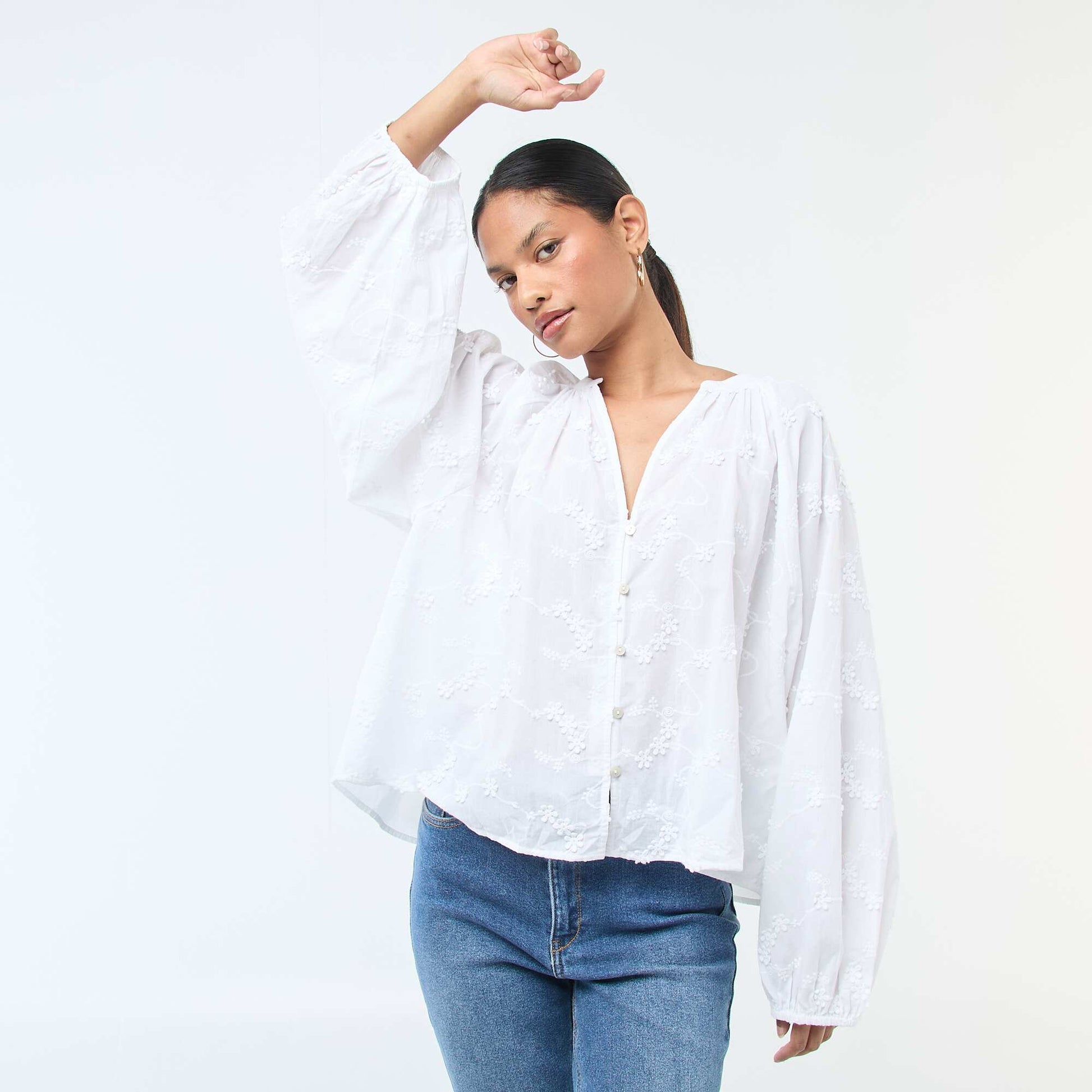 Blouse avec broderies fleurs BLANC