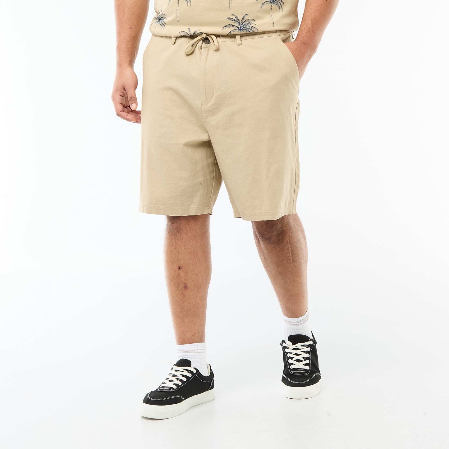 Bermuda chino avec ouverture boutonnée + zippée + liens de serrage BEIGE