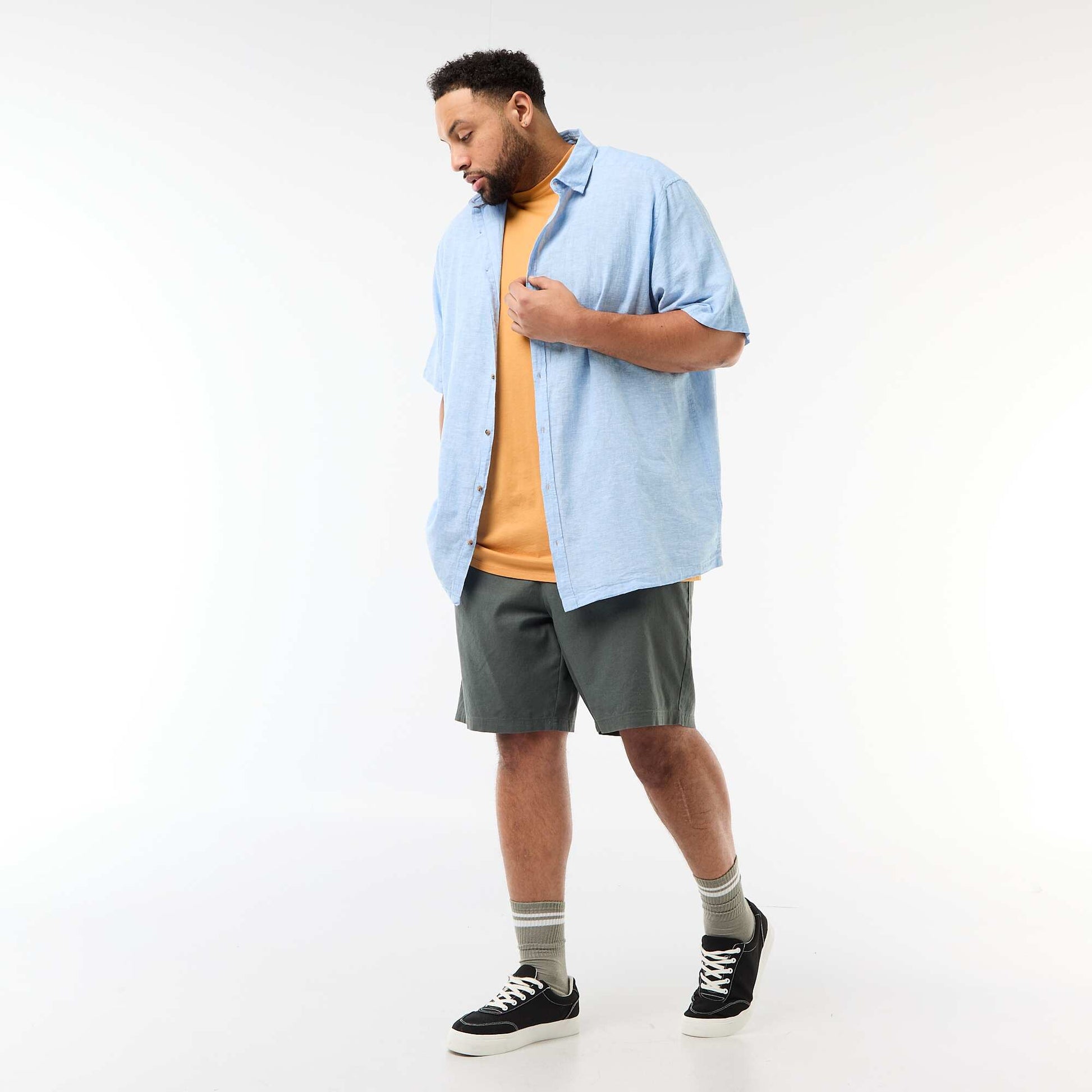 Bermuda chino avec ouverture boutonnée + zippée + liens de serrage VERT