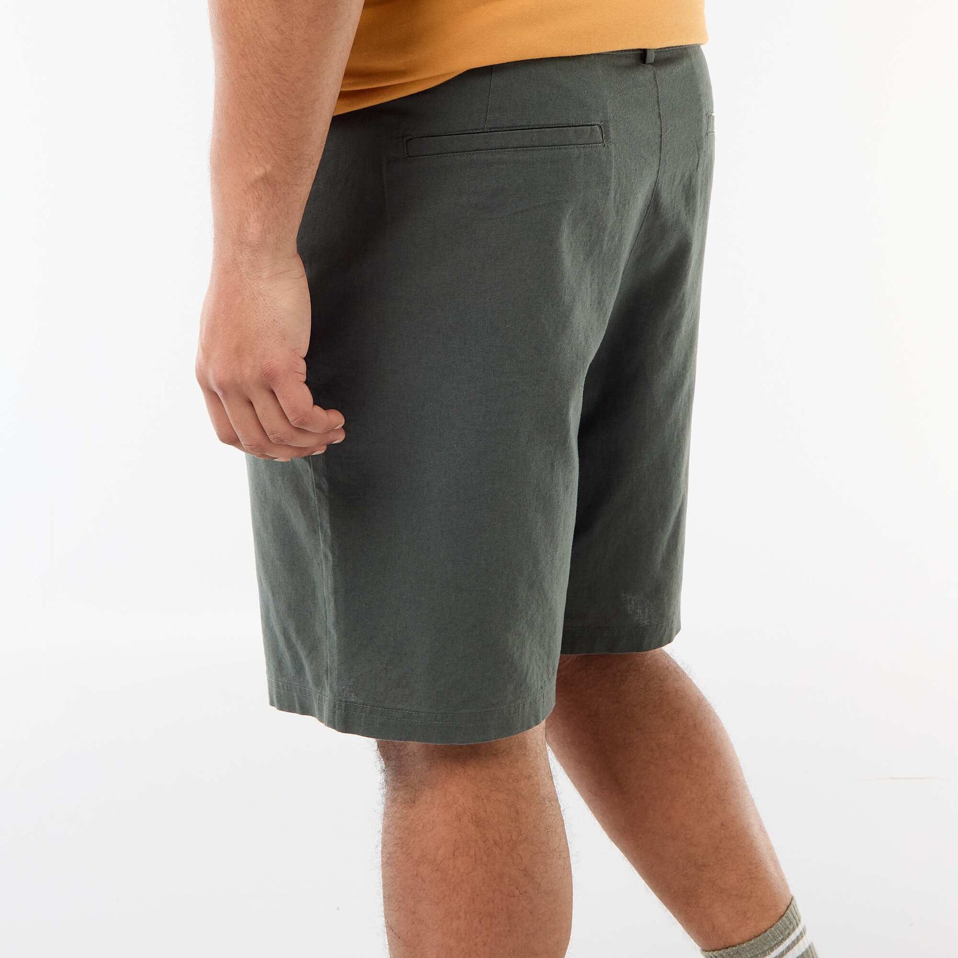 Bermuda chino avec ouverture boutonnée + zippée + liens de serrage VERT