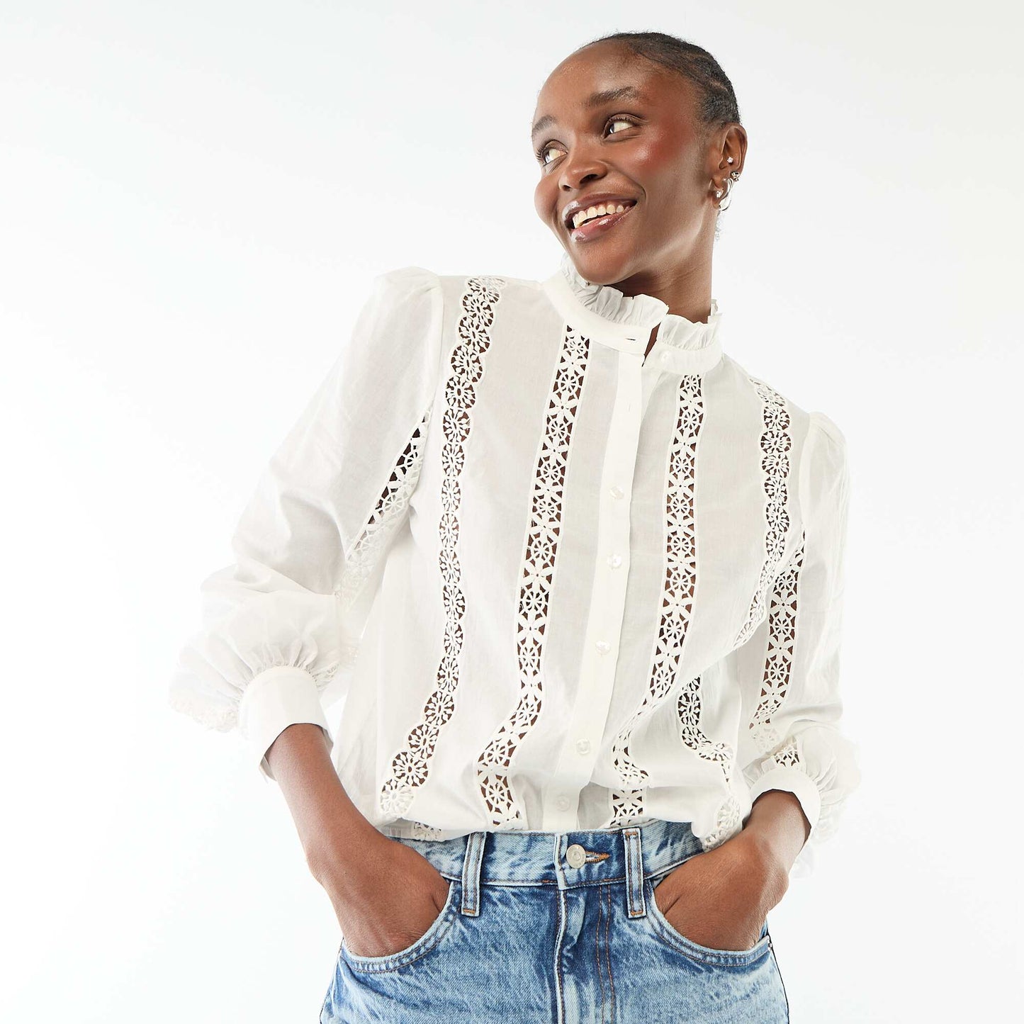 Chemise avec broderies anglaises et volants au col BLANC