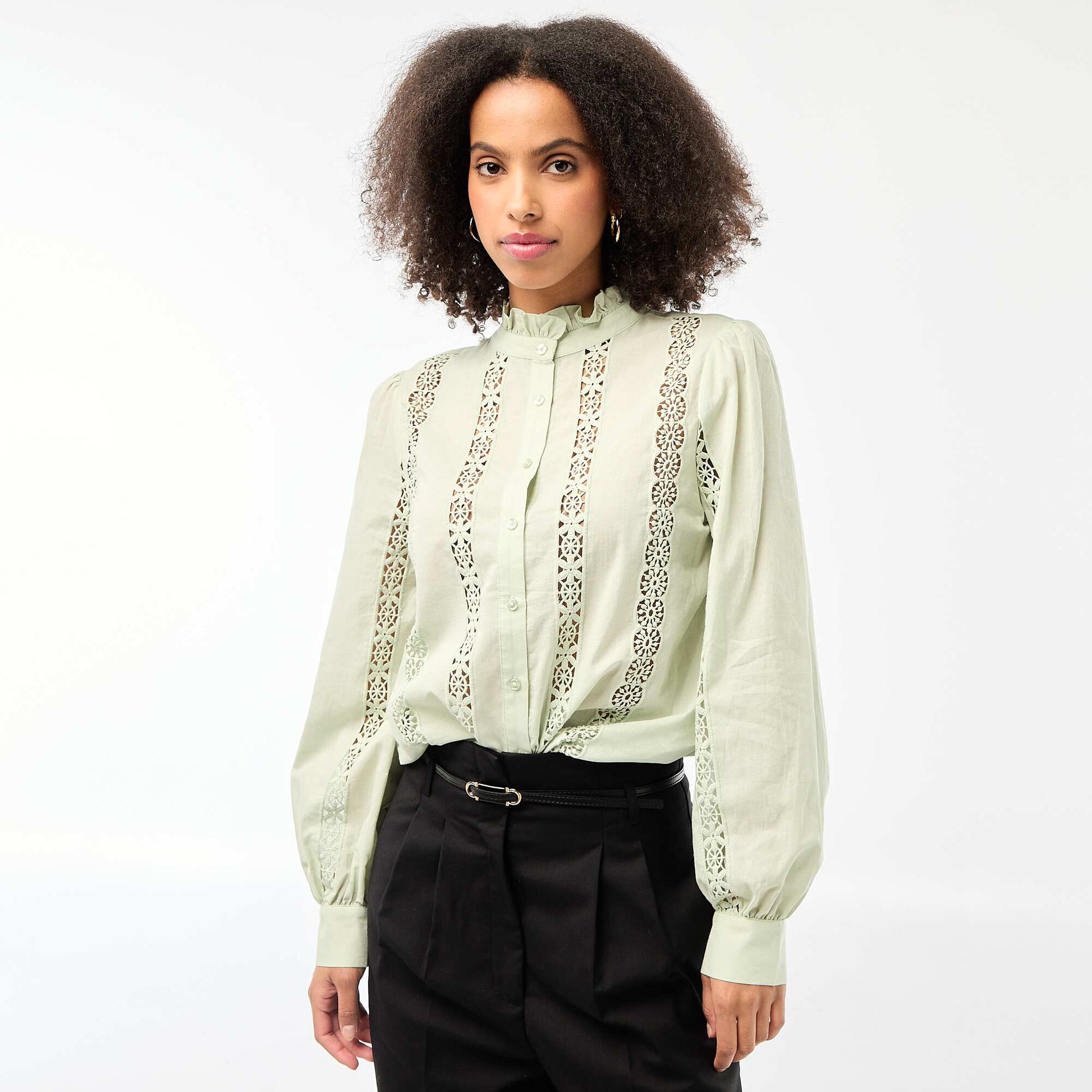 Chemise avec broderies anglaises et volants au col VERT