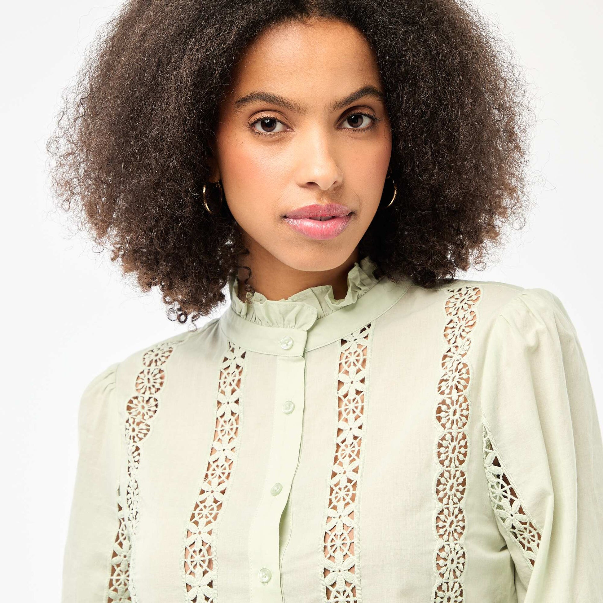 Chemise avec broderies anglaises et volants au col VERT