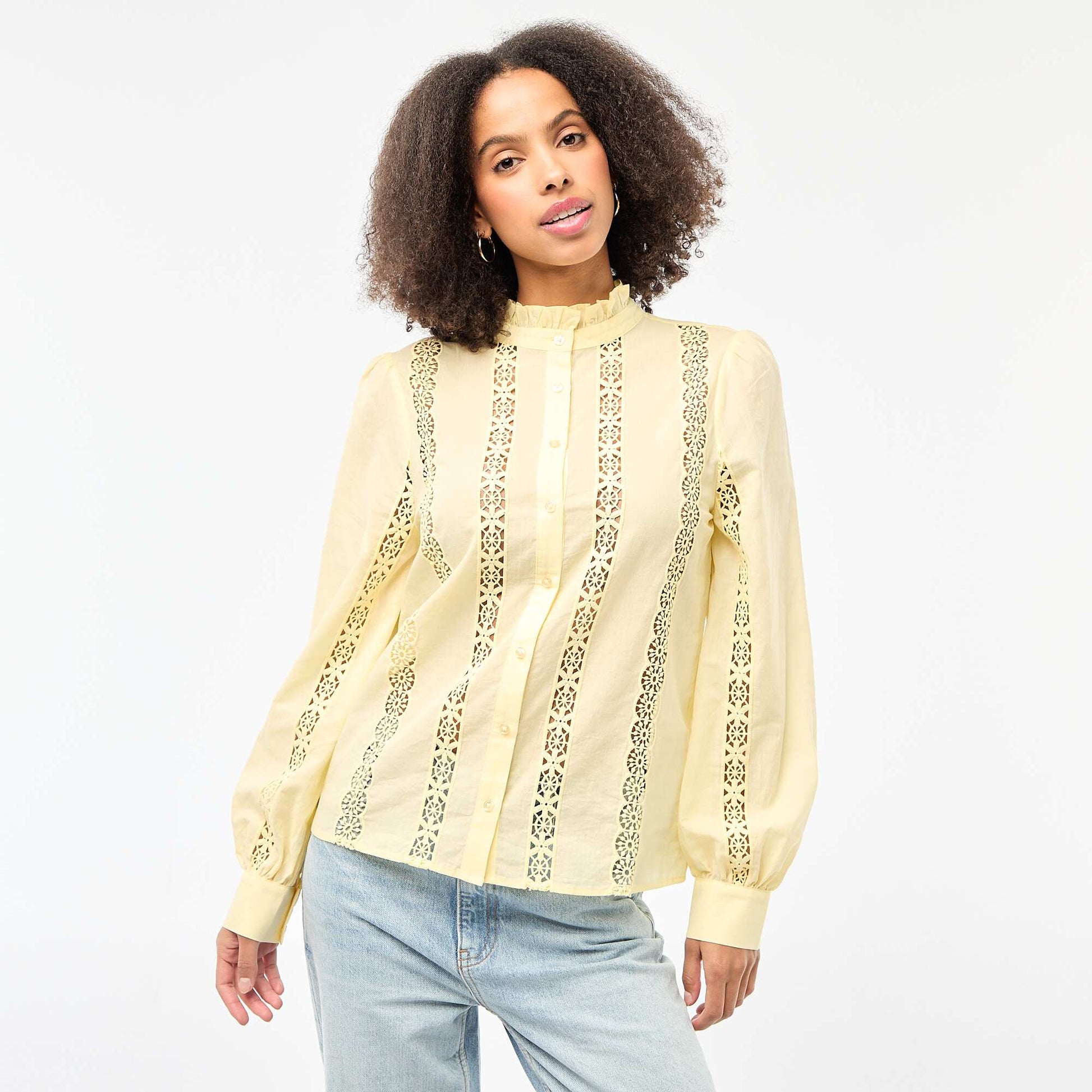 Chemise avec broderies anglaises et volants au col JAUNE