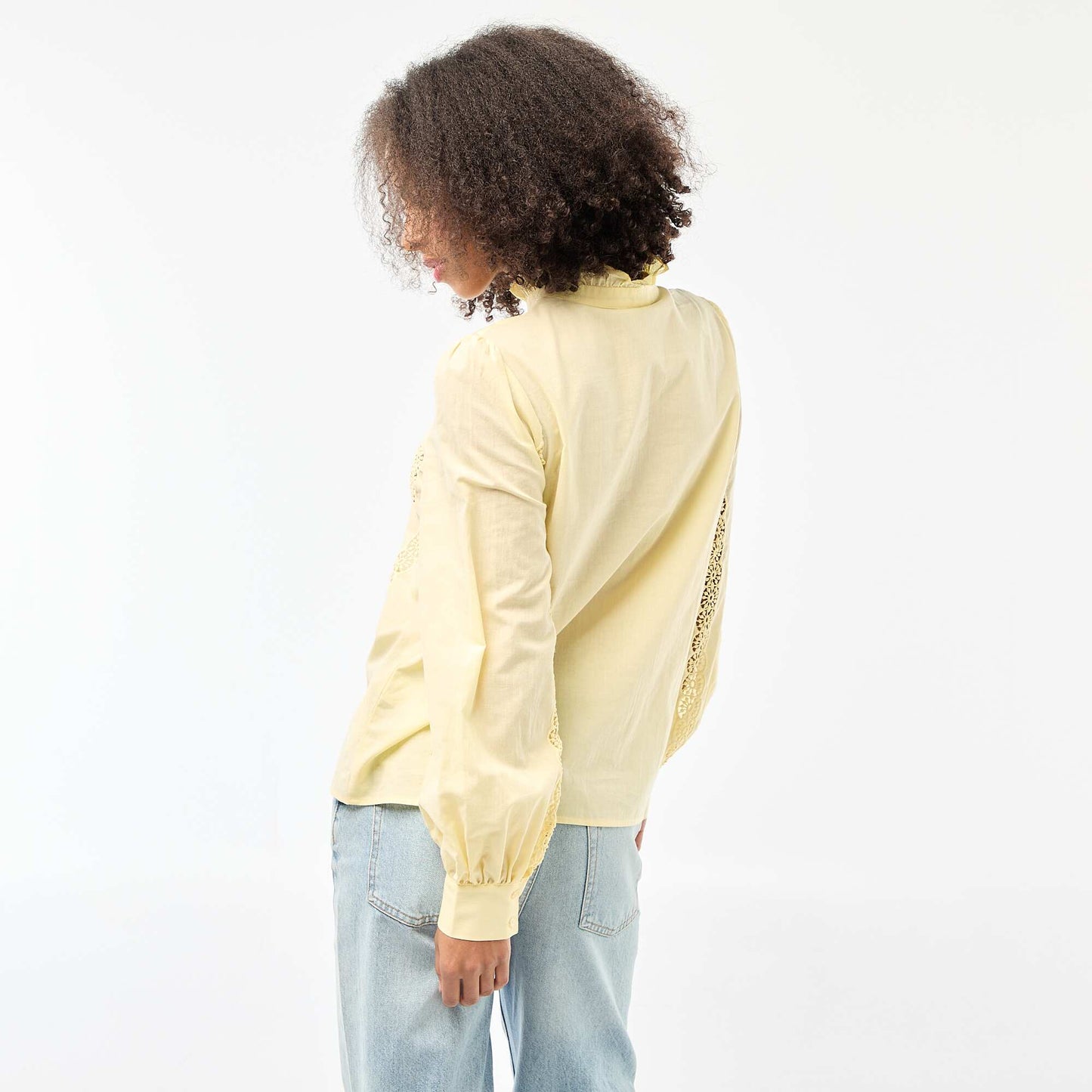 Chemise avec broderies anglaises et volants au col JAUNE