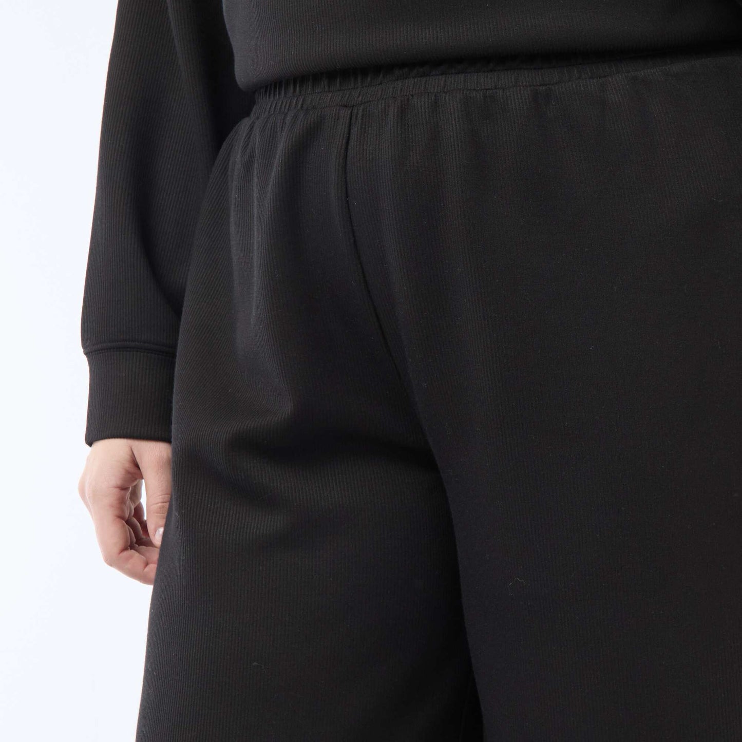 Pantalon large en matière stretch côtelée NOIR