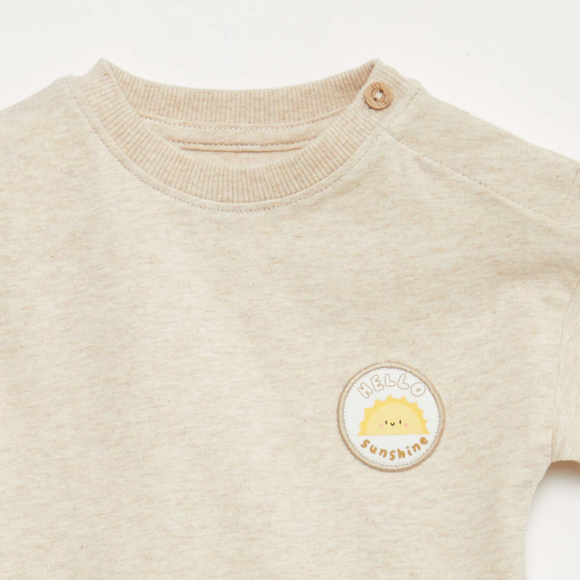 Tee-shirt avec broderie sur poitrine BEIGE