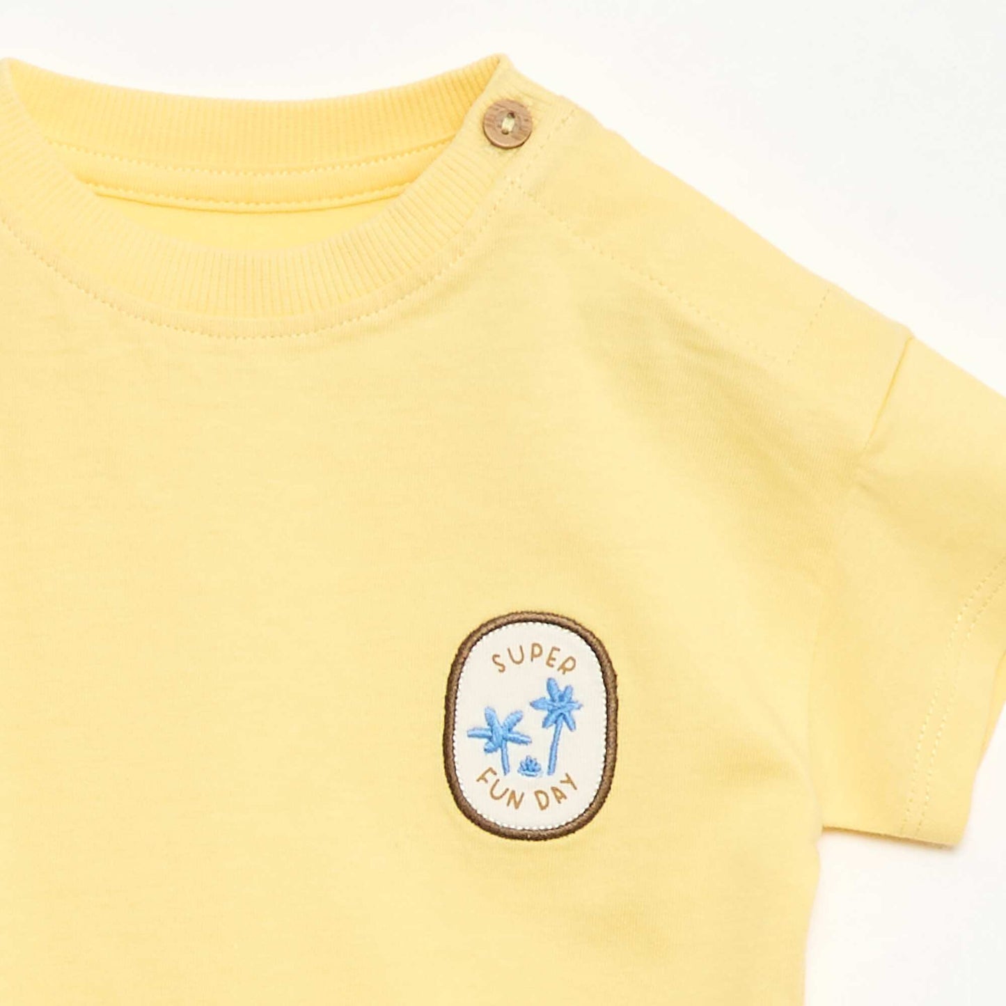 Tee-shirt avec broderie sur poitrine JAUNE