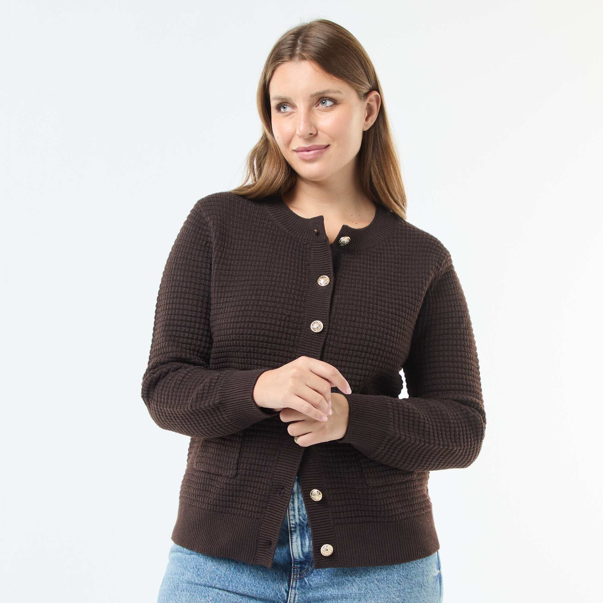 Gilet en maille gaufrée avec boutons dorés MARRON