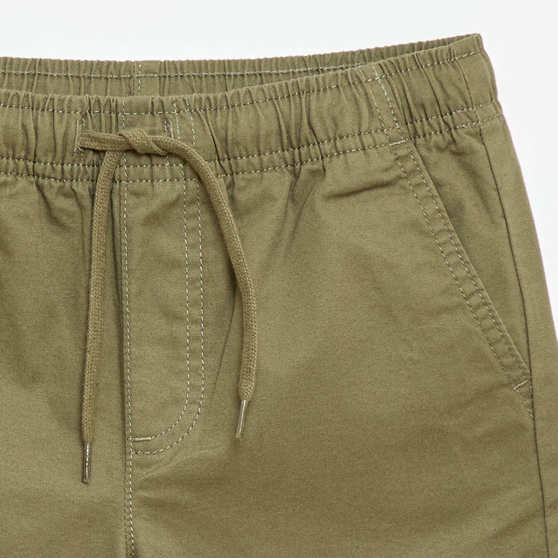 Bermuda chino uni avec liens de serrage VERT