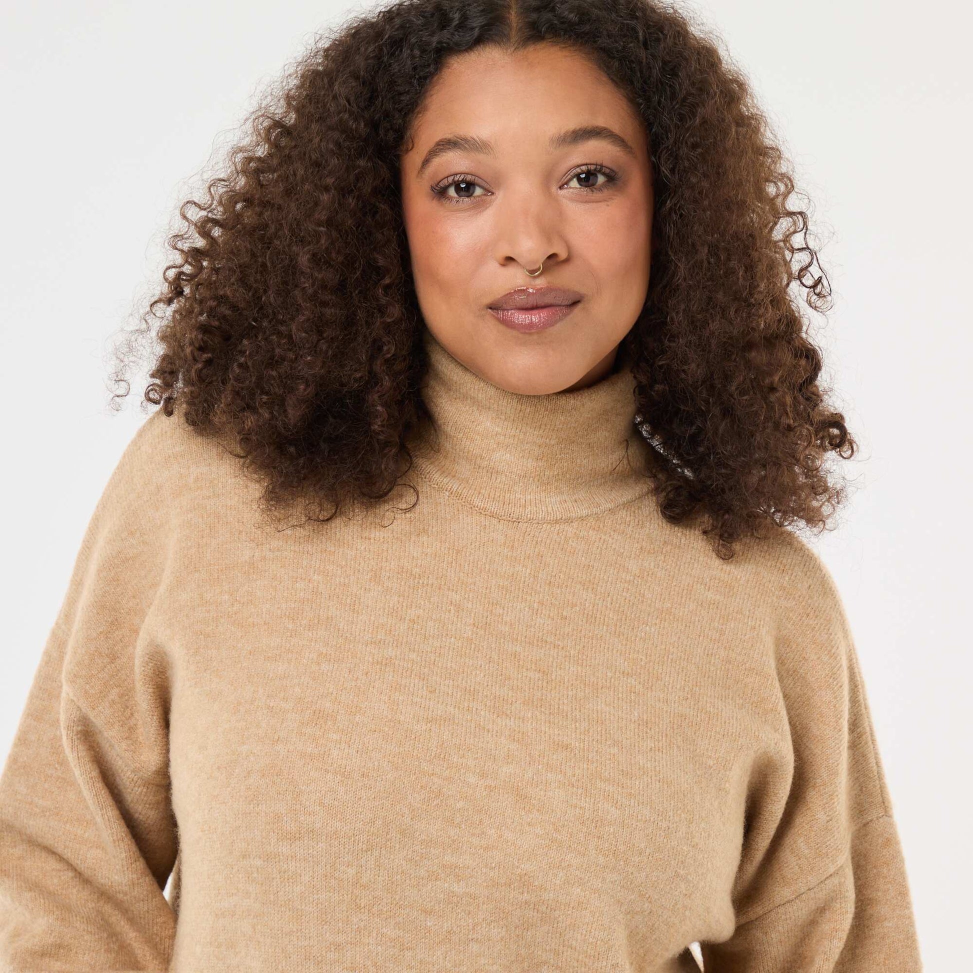 Pull montant avec fente bijou au dos BEIGE