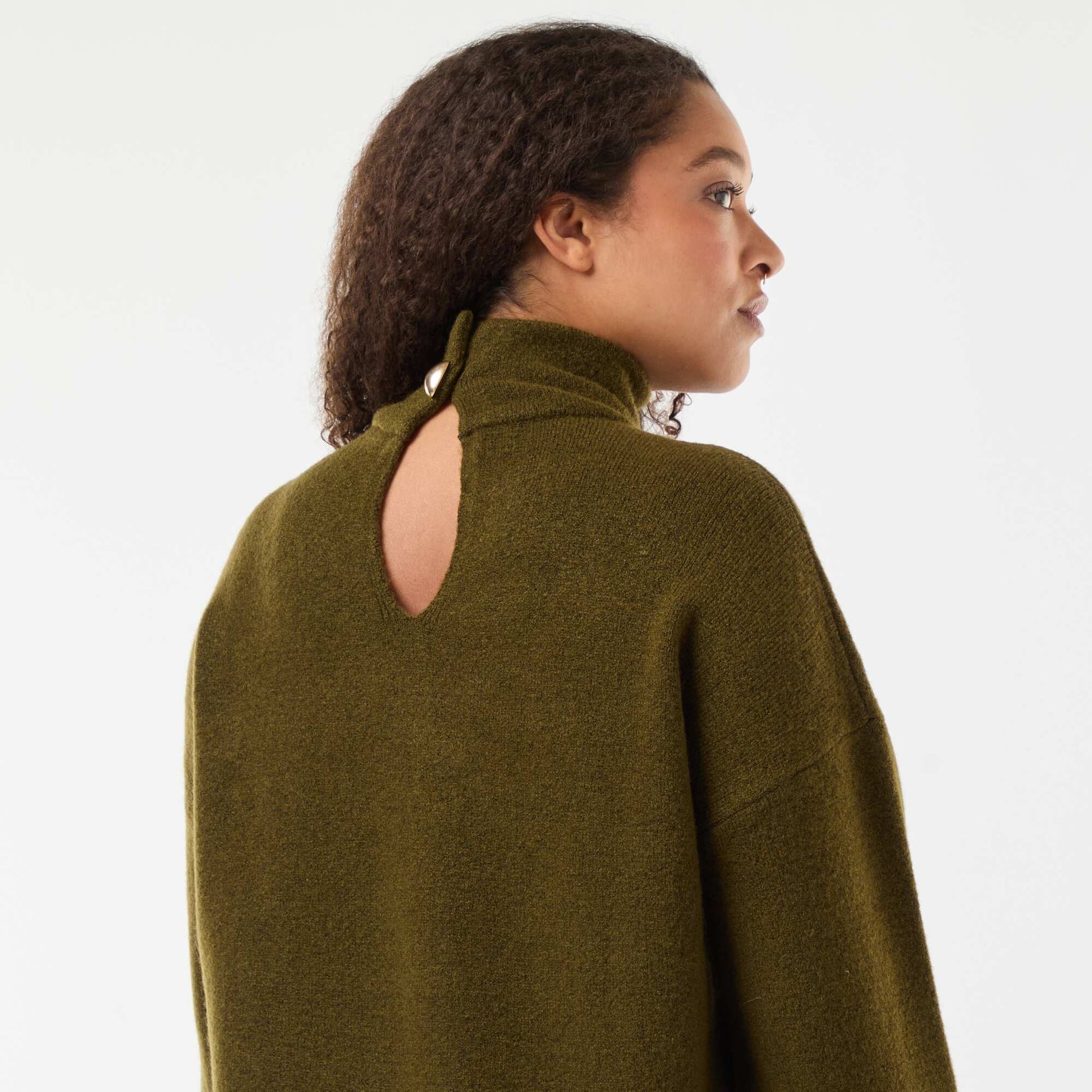 Pull montant avec fente bijou au dos KAKI