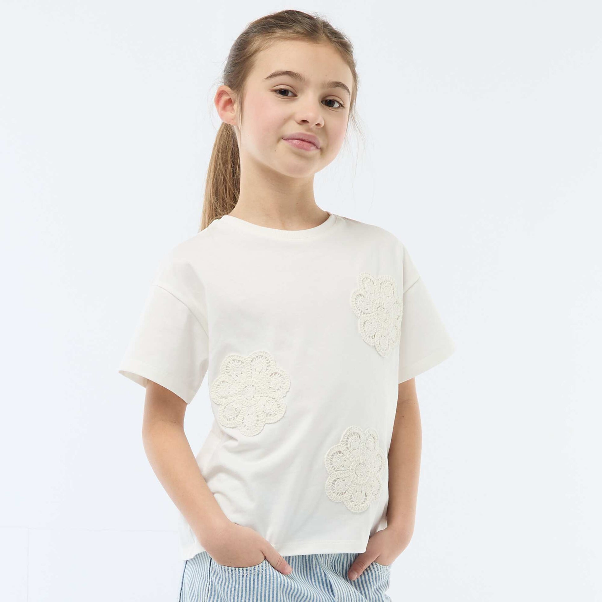 T-shirt avec fleurs en macramé BLANC