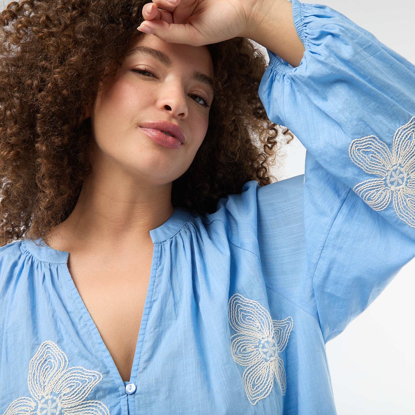 Blouse avec broderies BLEU