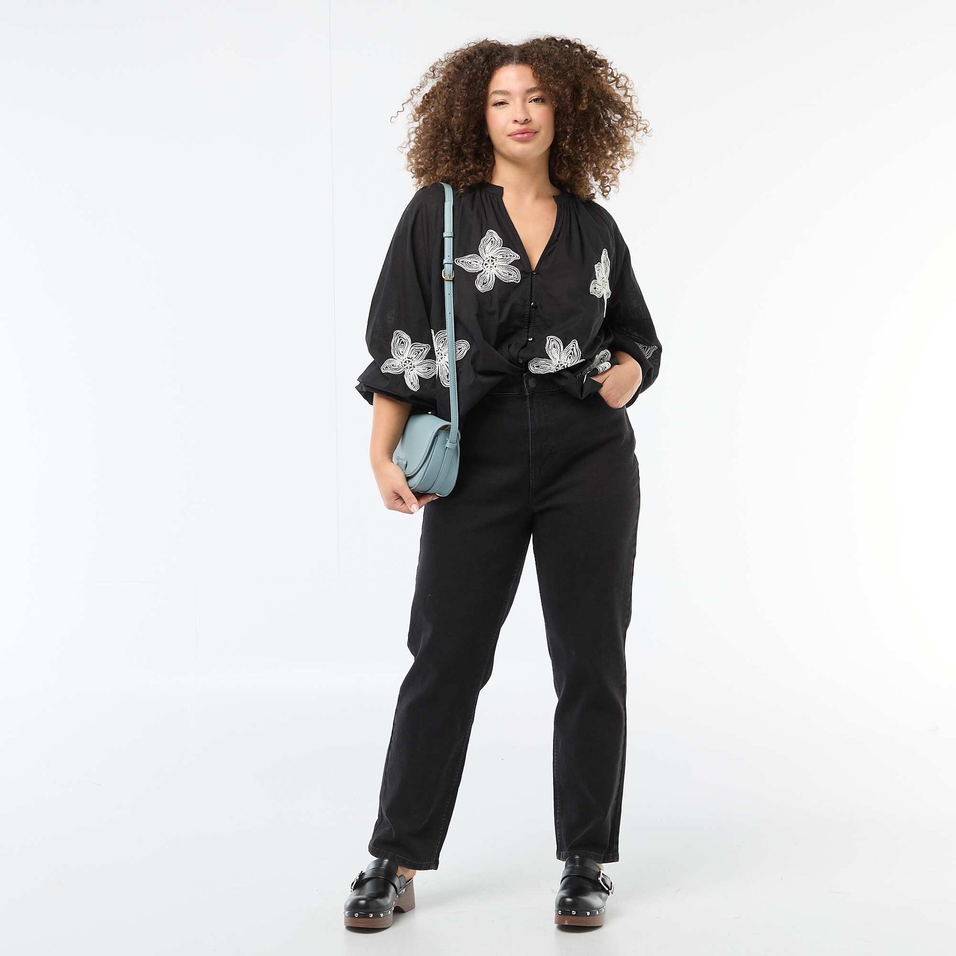 Blouse avec broderies NOIR