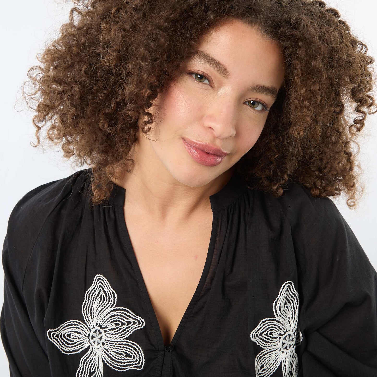 Blouse avec broderies NOIR