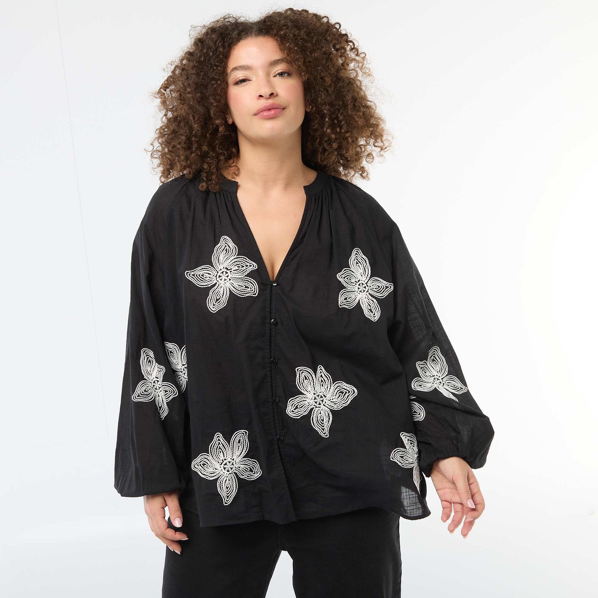 Blouse avec broderies NOIR