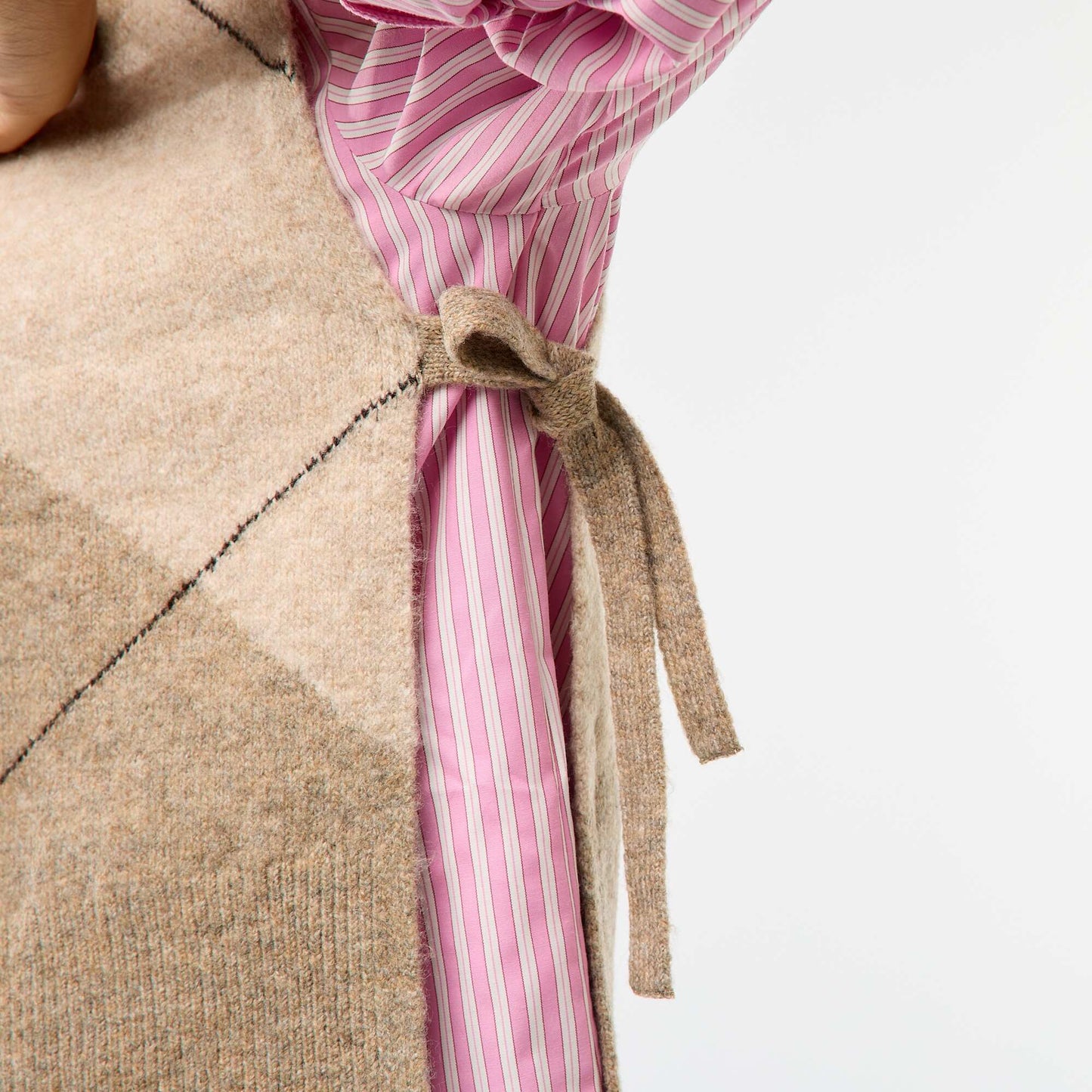 Pull sans manches avec liens à nouer sur les côtés BEIGE