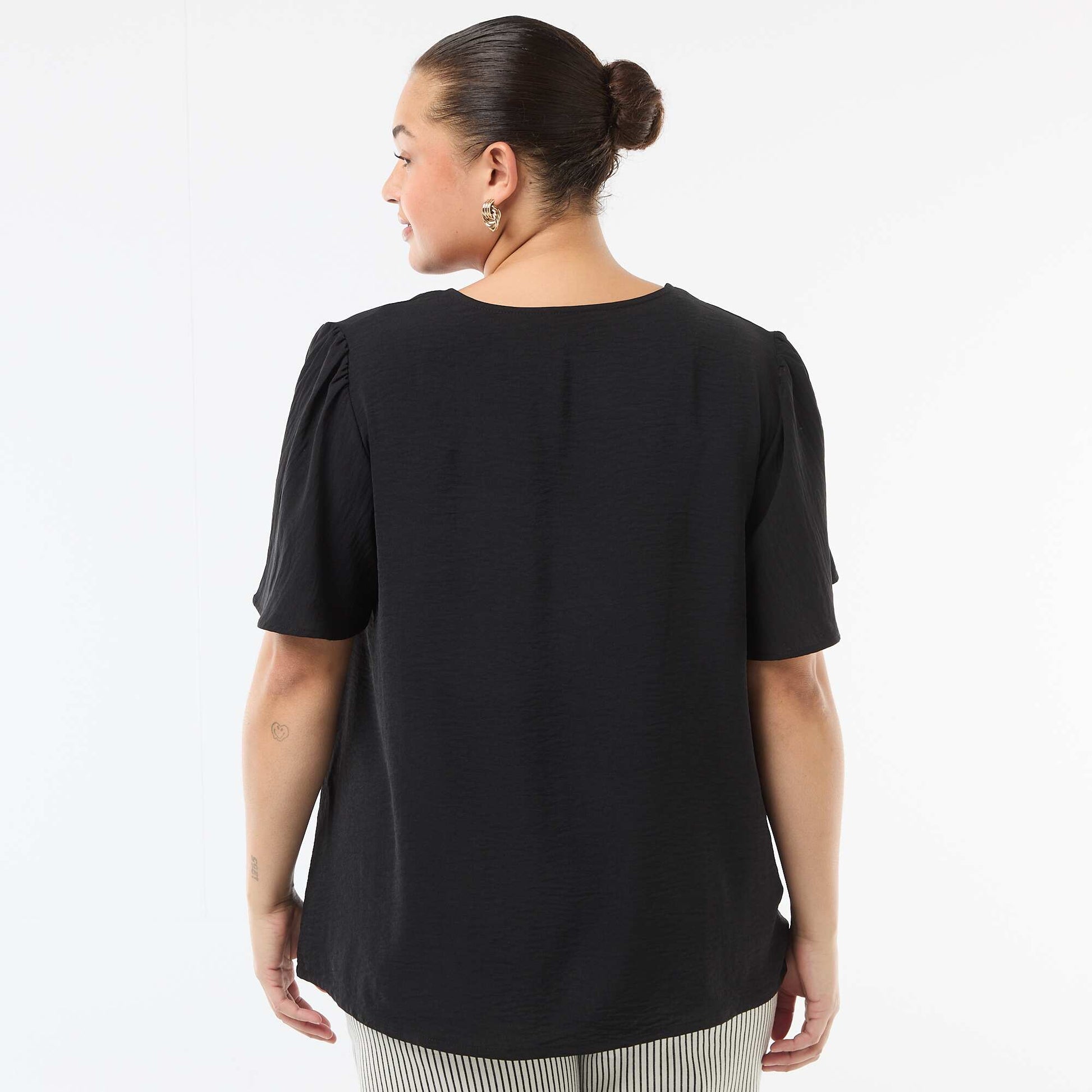 Blouse fluide uni à manches courtes NOIR