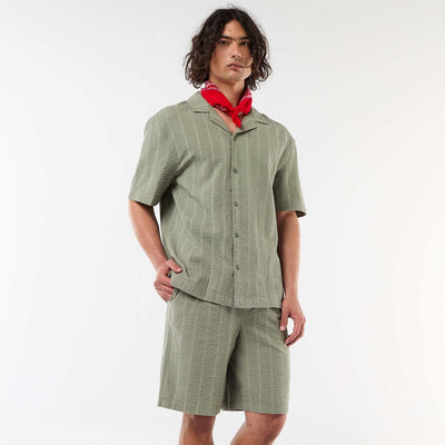 Bermuda en matière type crépon VERT