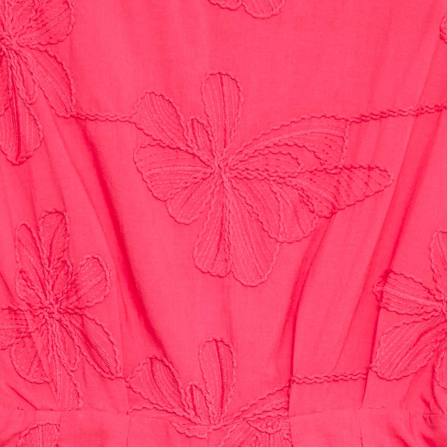 Combinaison short avec grandes fleurs brodées ROSE