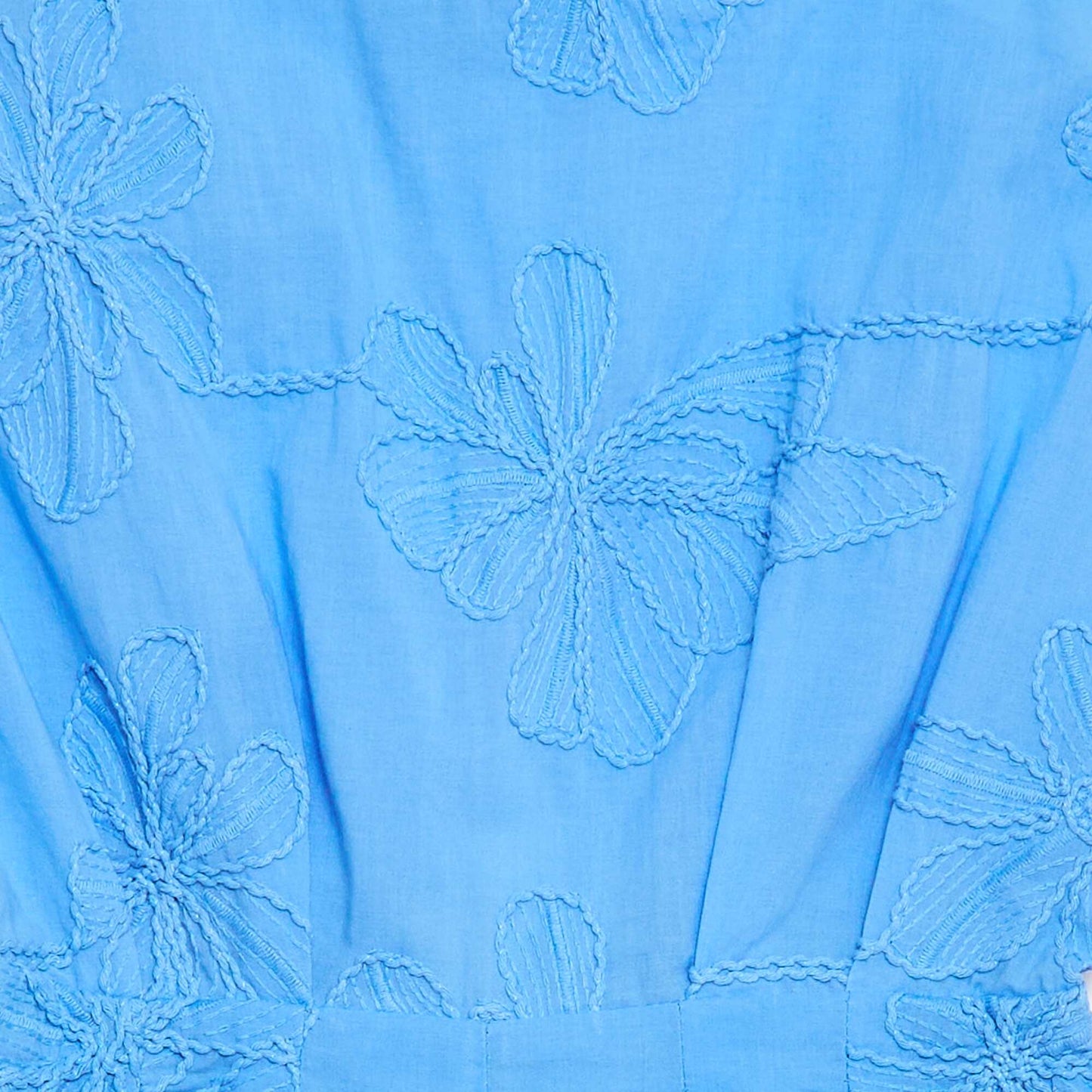Combinaison short avec grandes fleurs brodées BLEU
