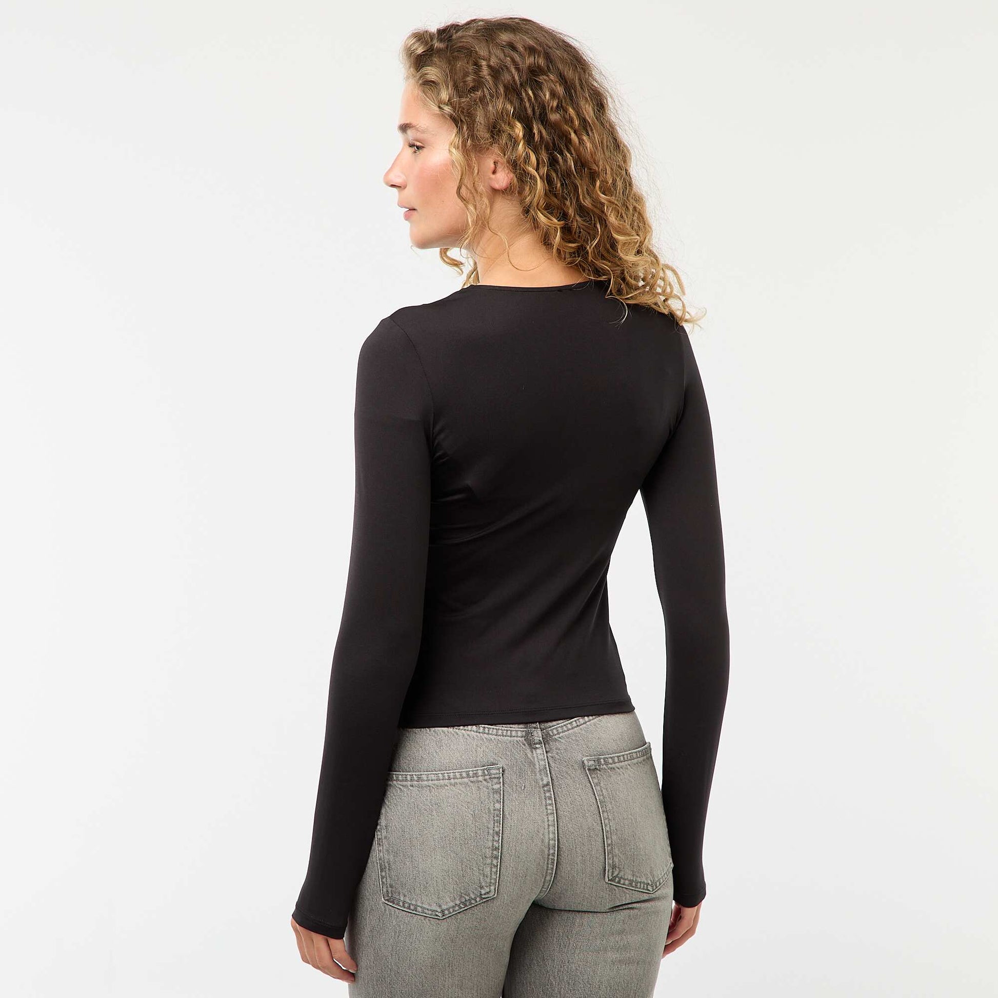 Tee-shirt cintré avec détail doré NOIR