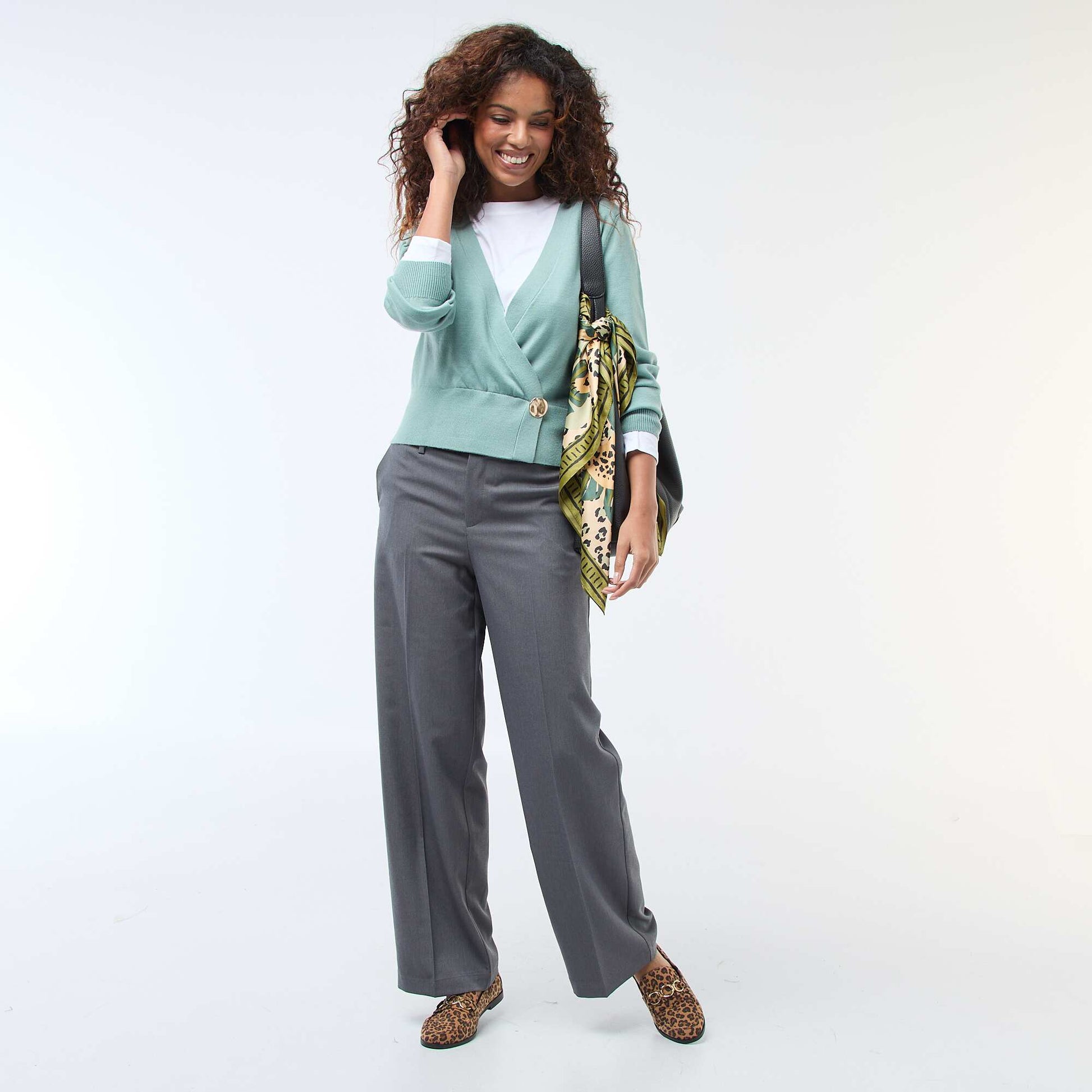 Pull effet gilet cache-coeur avec bouton doré VERT SAGE