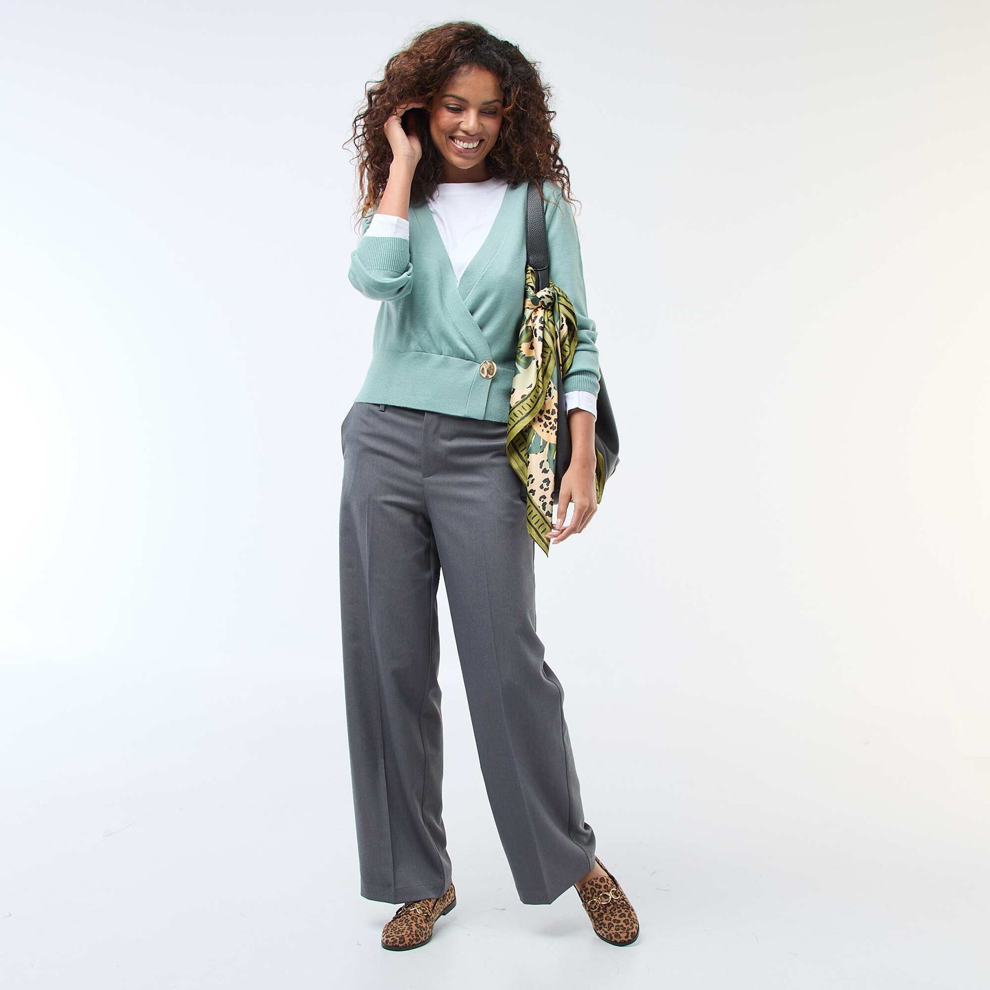Pull effet gilet cache-coeur avec bouton doré VERT SAGE