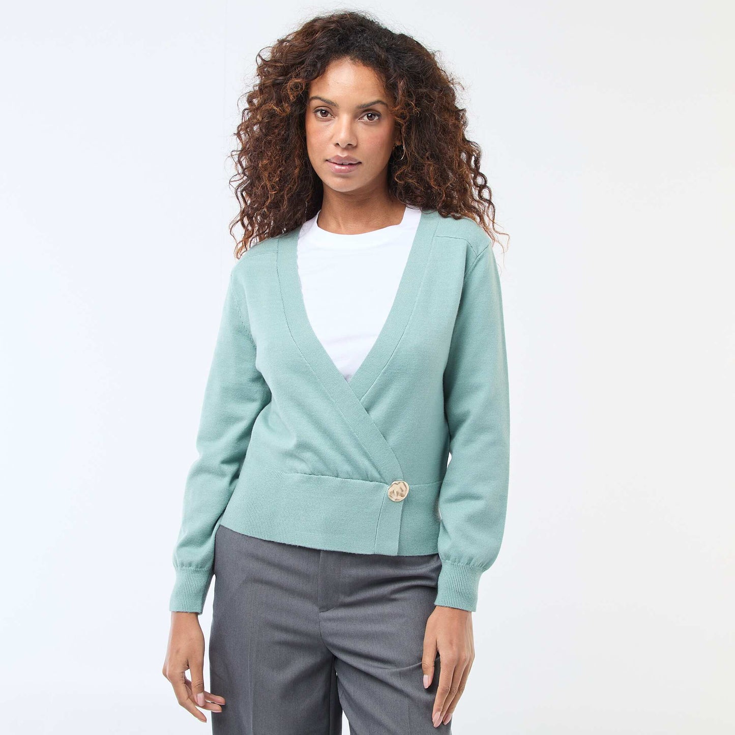 Pull effet gilet cache-coeur avec bouton doré VERT SAGE
