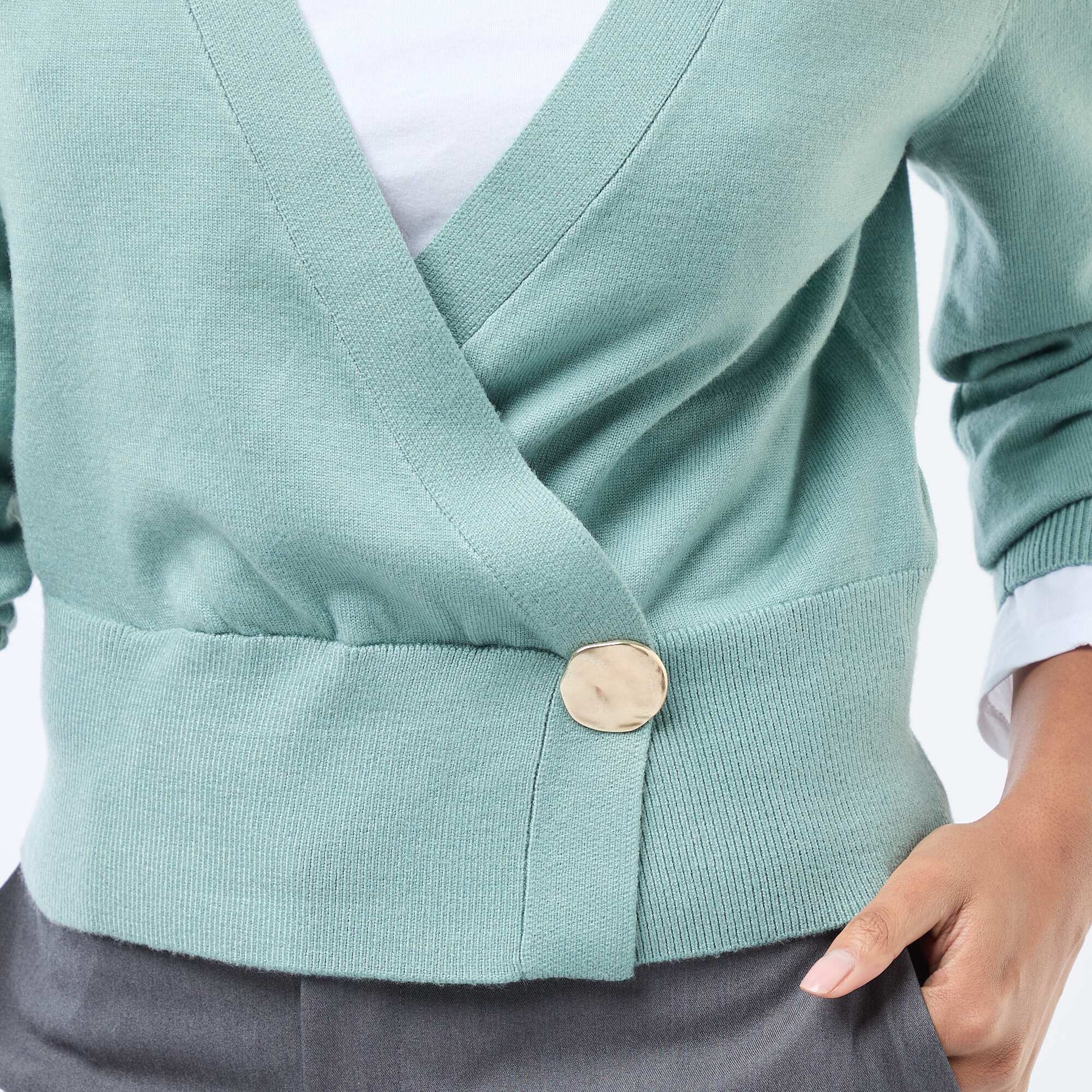 Pull effet gilet cache-coeur avec bouton doré VERT SAGE