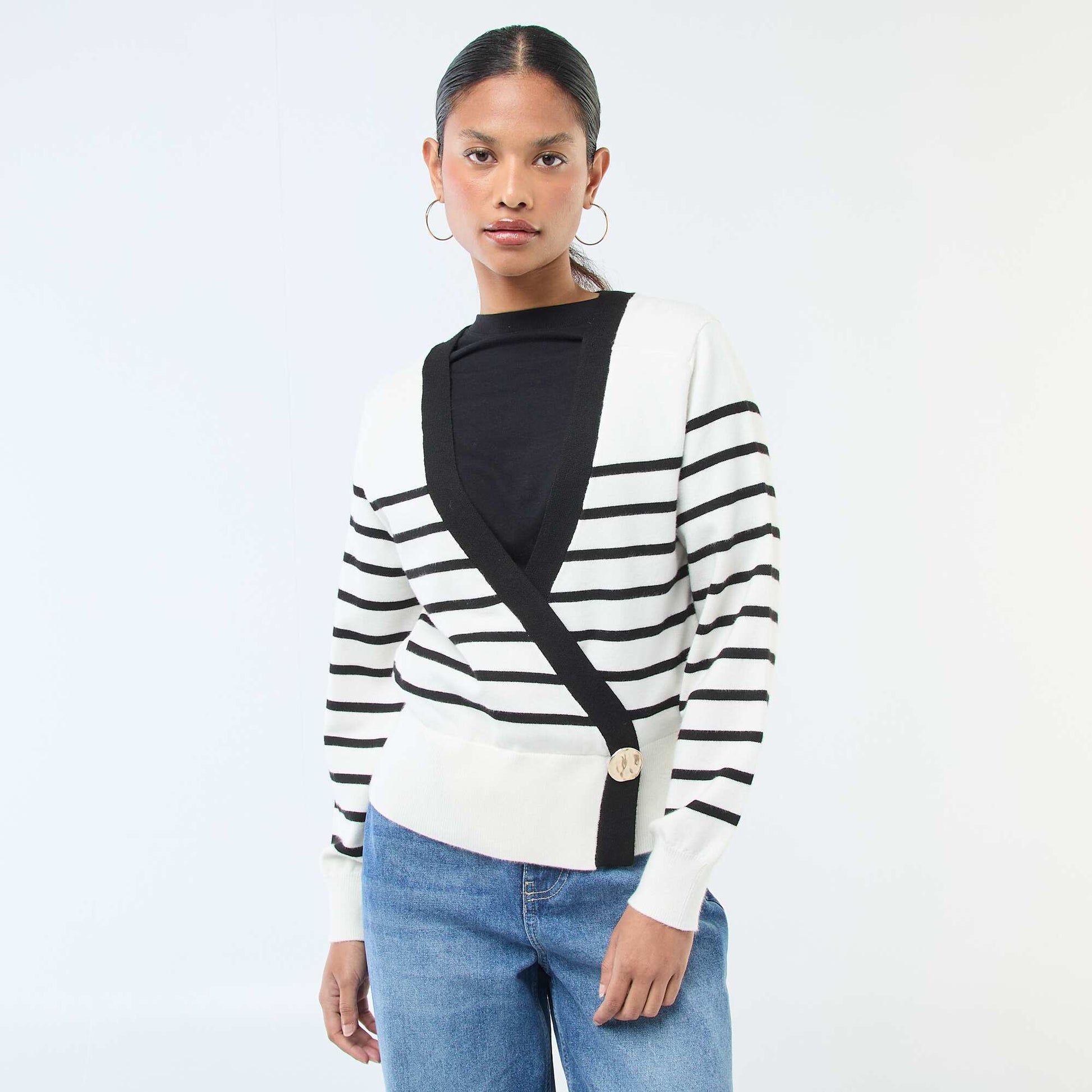 Pull effet gilet cache-coeur avec bouton doré BLANC/NOIR
