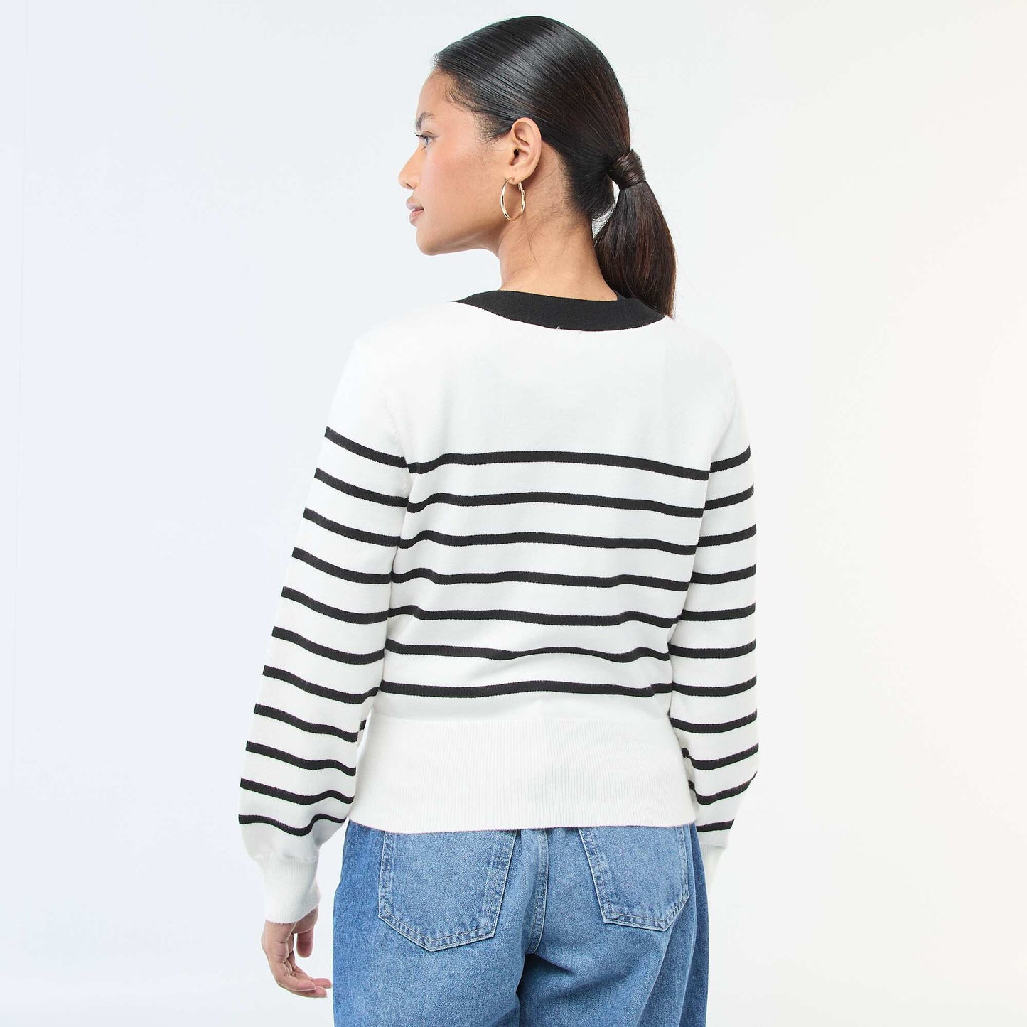 Pull effet gilet cache-coeur avec bouton doré BLANC/NOIR