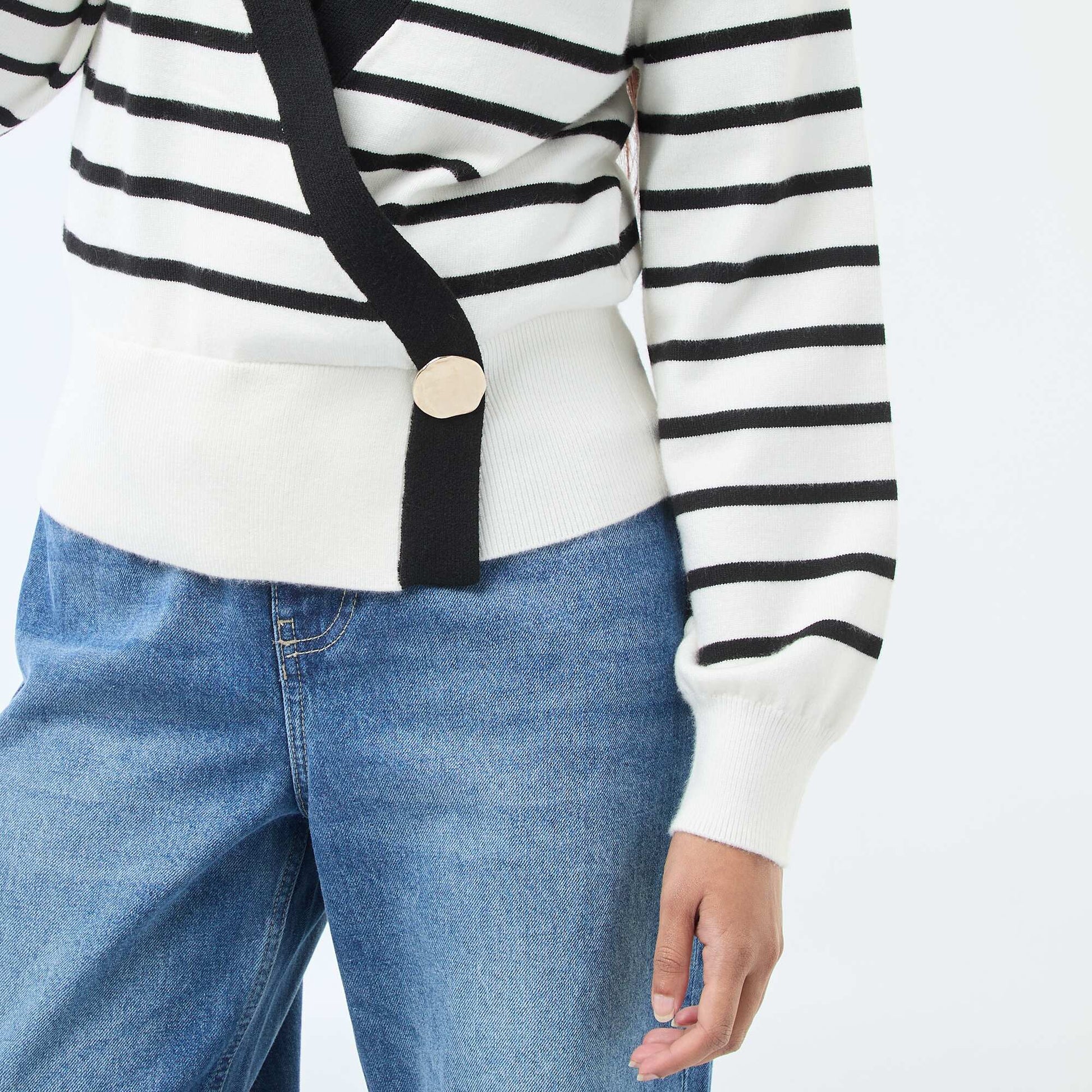 Pull effet gilet cache-coeur avec bouton doré BLANC/NOIR