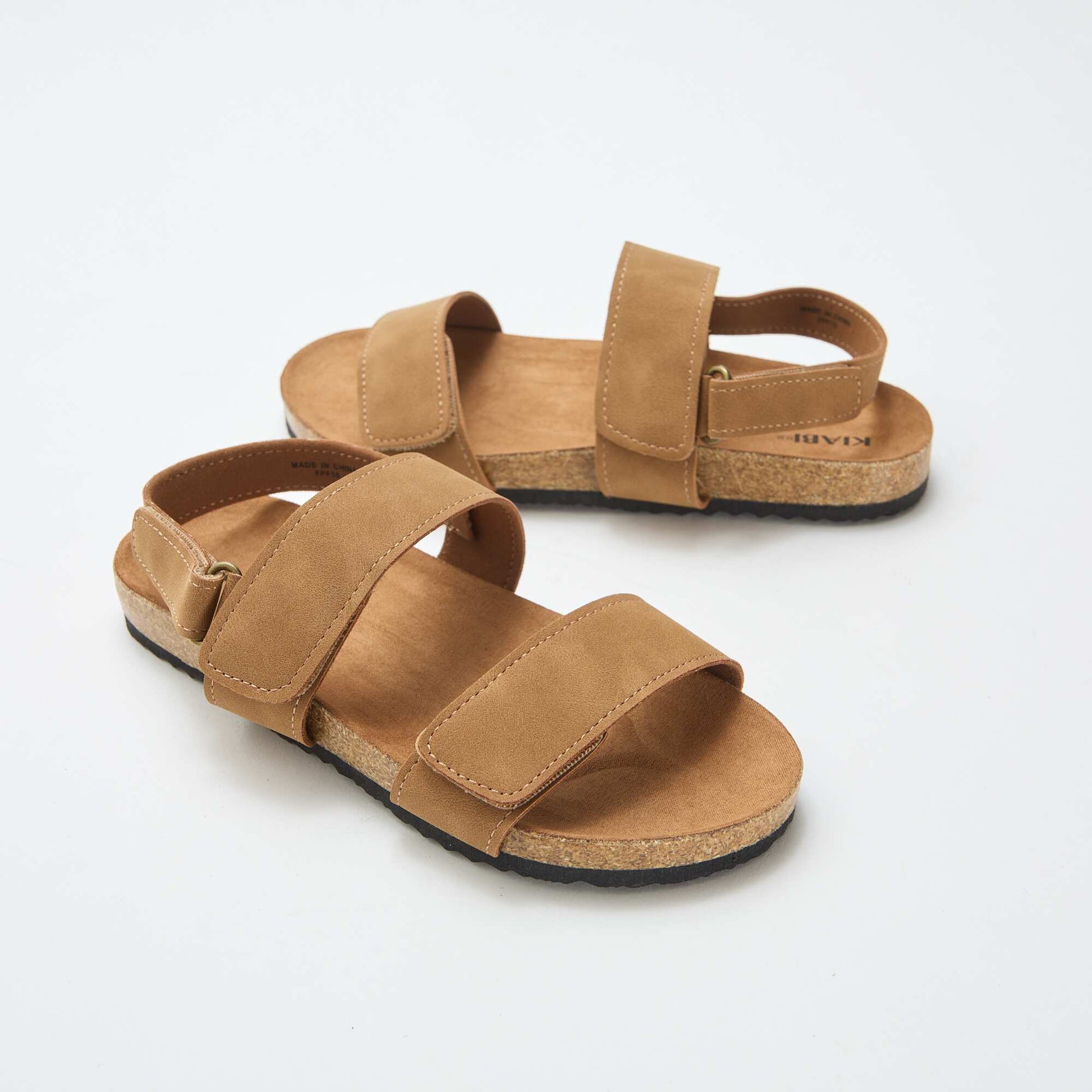 Des sandales à double bride avec scratch MARRON