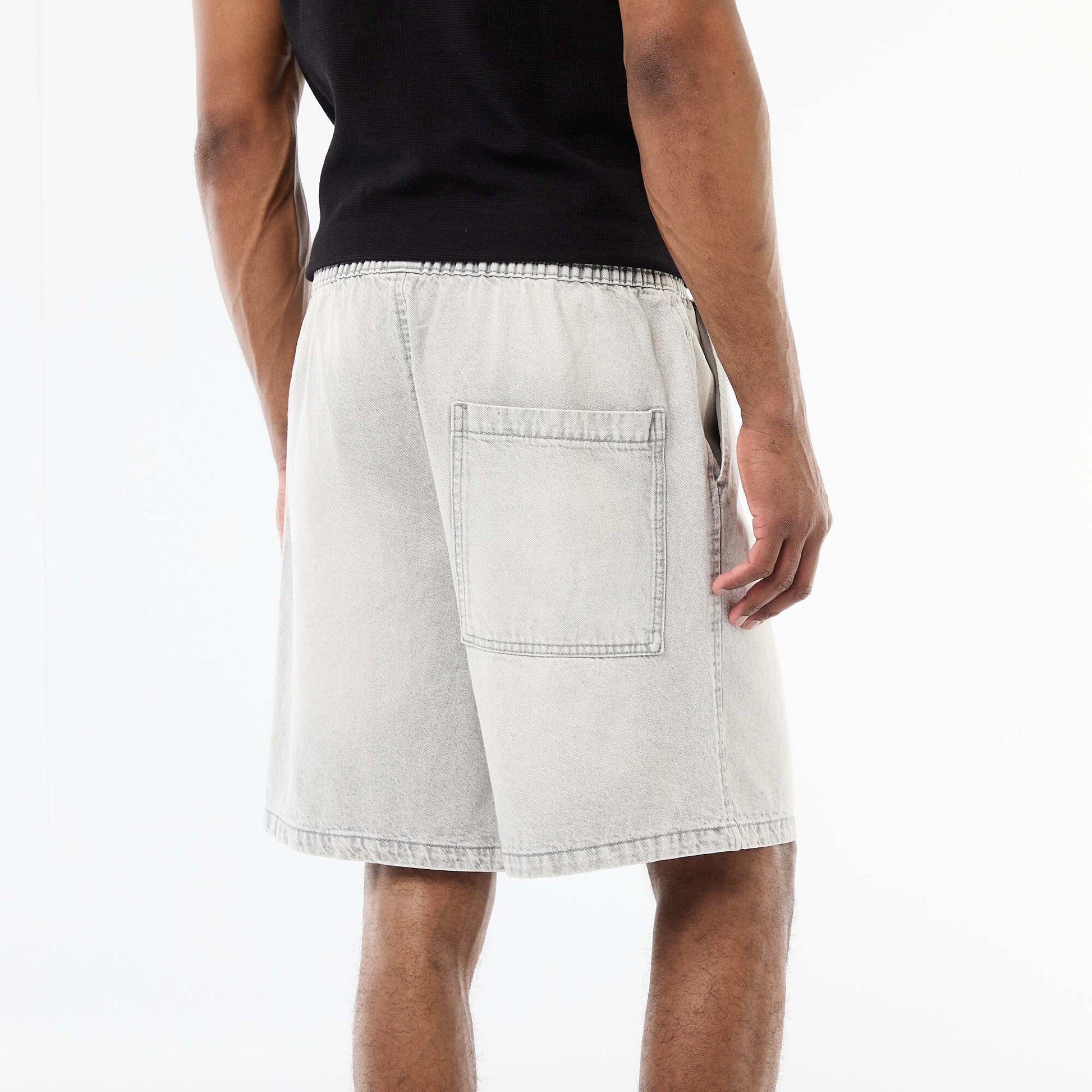 Bermuda en jean avec taille élastiquée GRIS