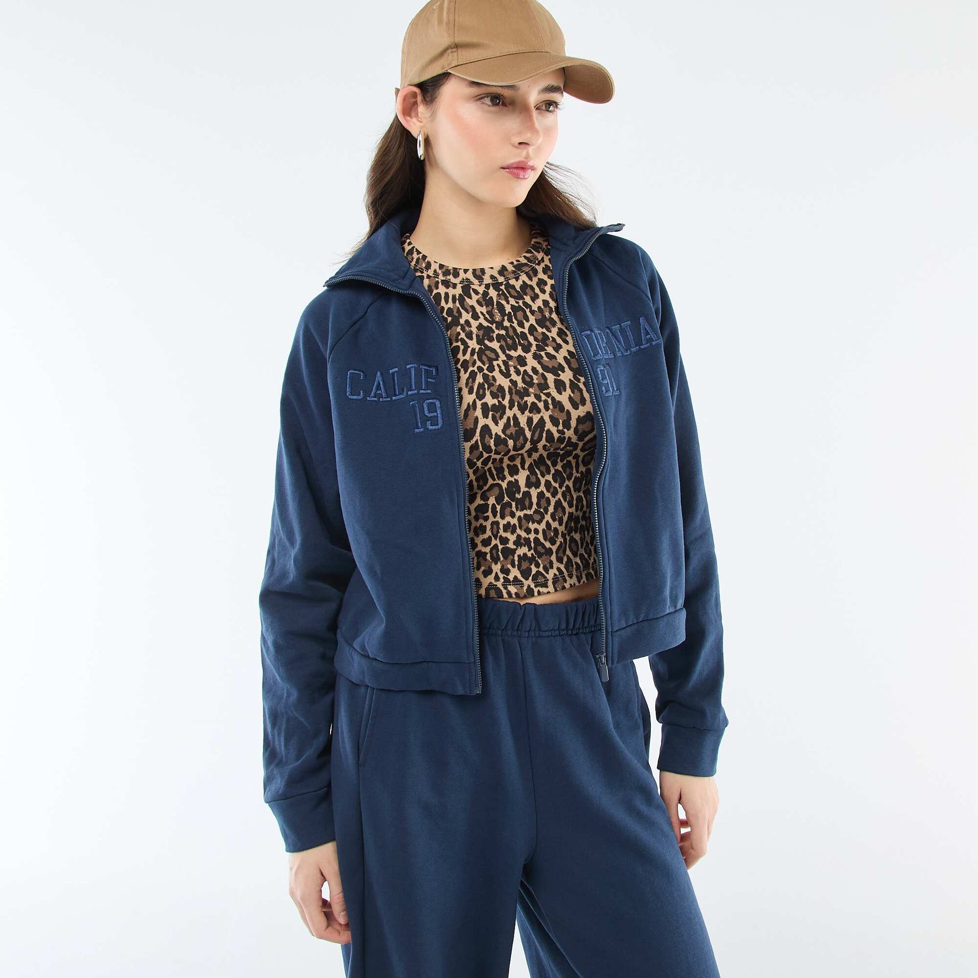 Sweat court zippé à message brodé BLEU MARINE