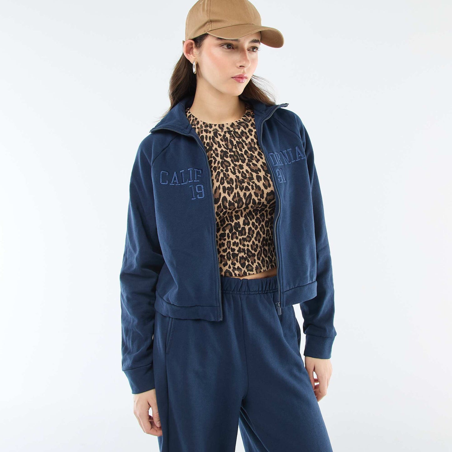 Sweat court zippé à message brodé BLEU MARINE