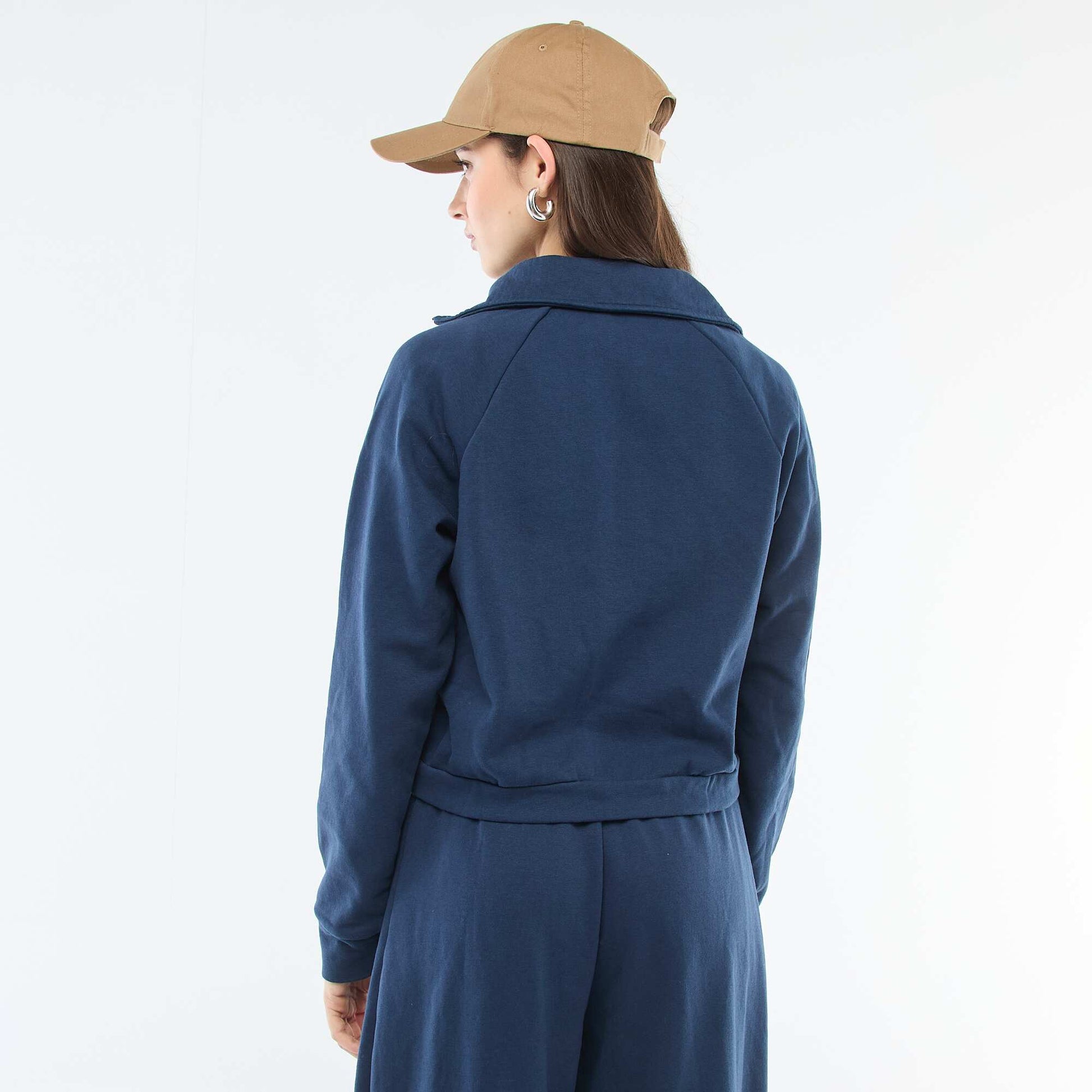 Sweat court zippé à message brodé BLEU MARINE