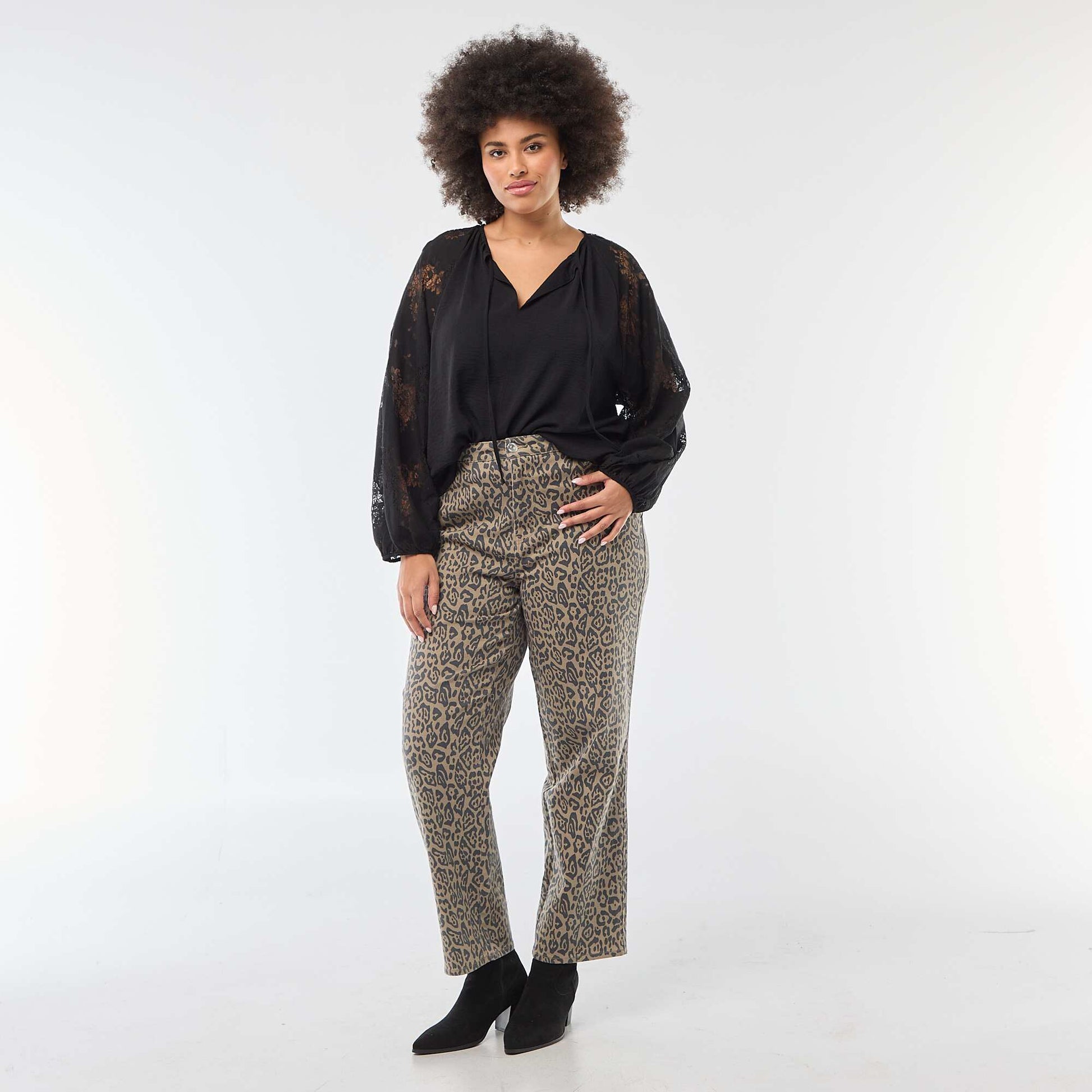 Blouse avec manches longues en dentelle et ouverture par lien au col NOIR